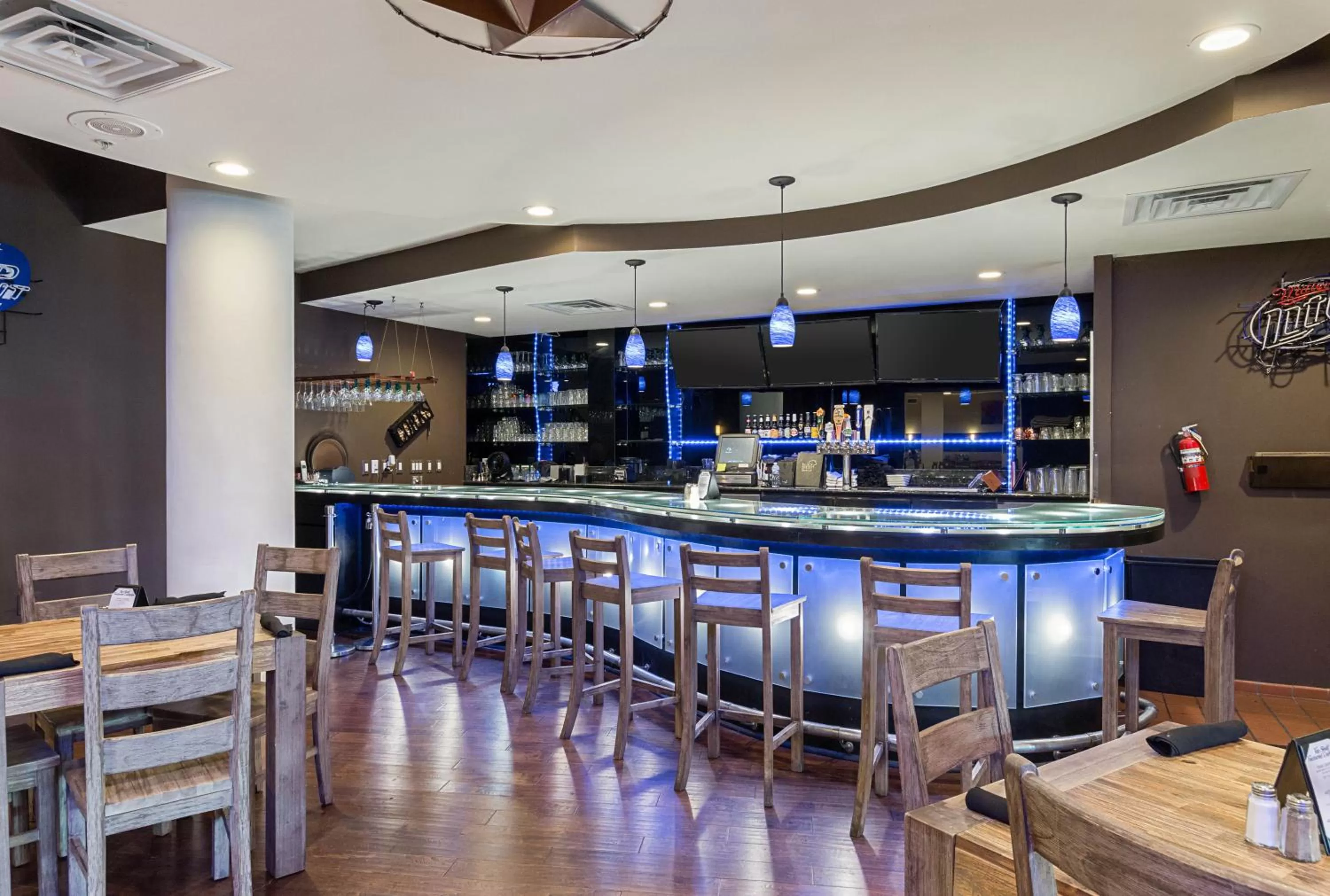 Lounge or bar in Clarion Hotel San Angelo near Convention Center