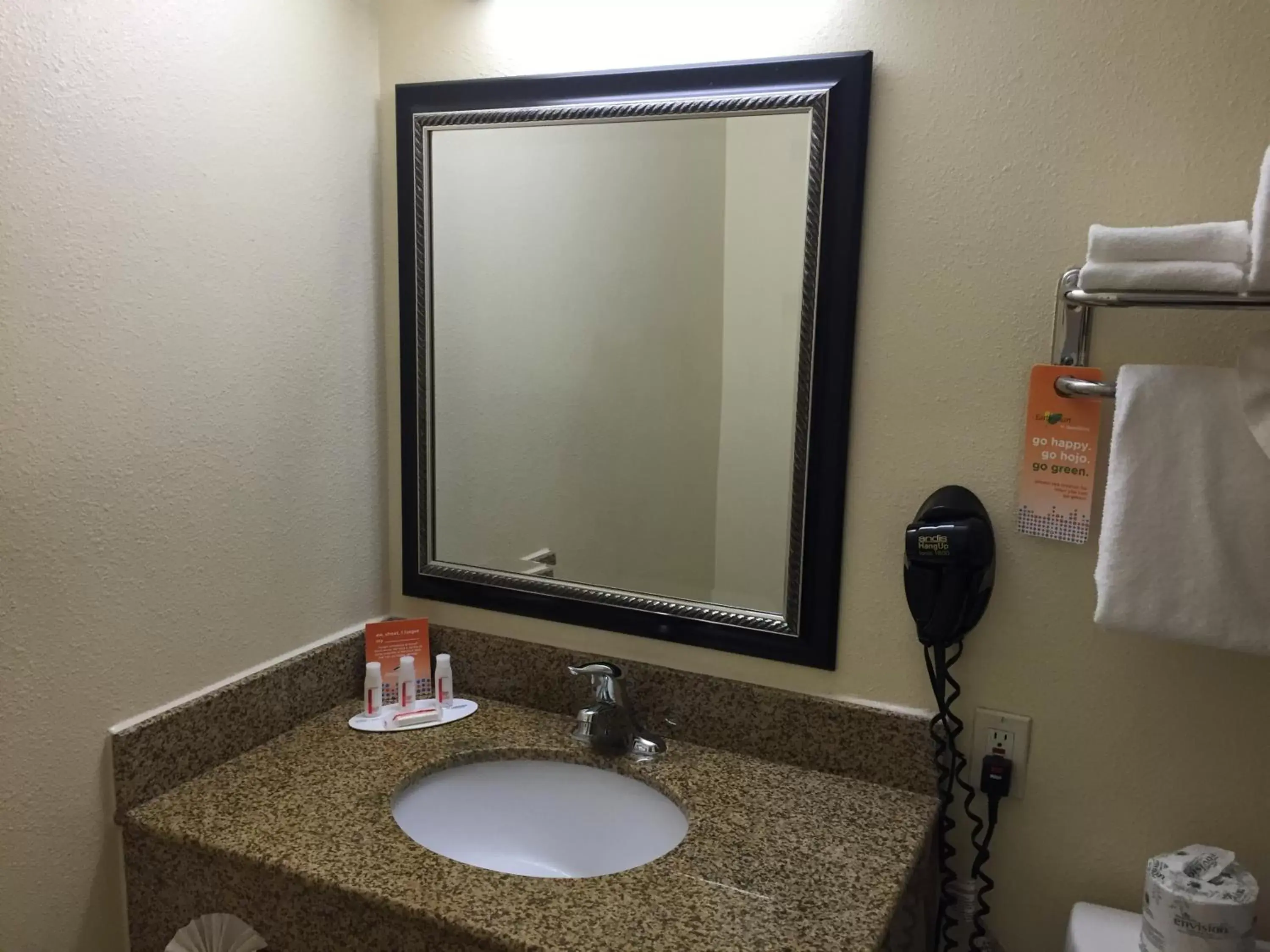 King Room - Non-Smoking in Howard Johnson by Wyndham San Diego Sea World King Room - Non-Smoking in Howard Johnson by Wyndham San Diego Sea World