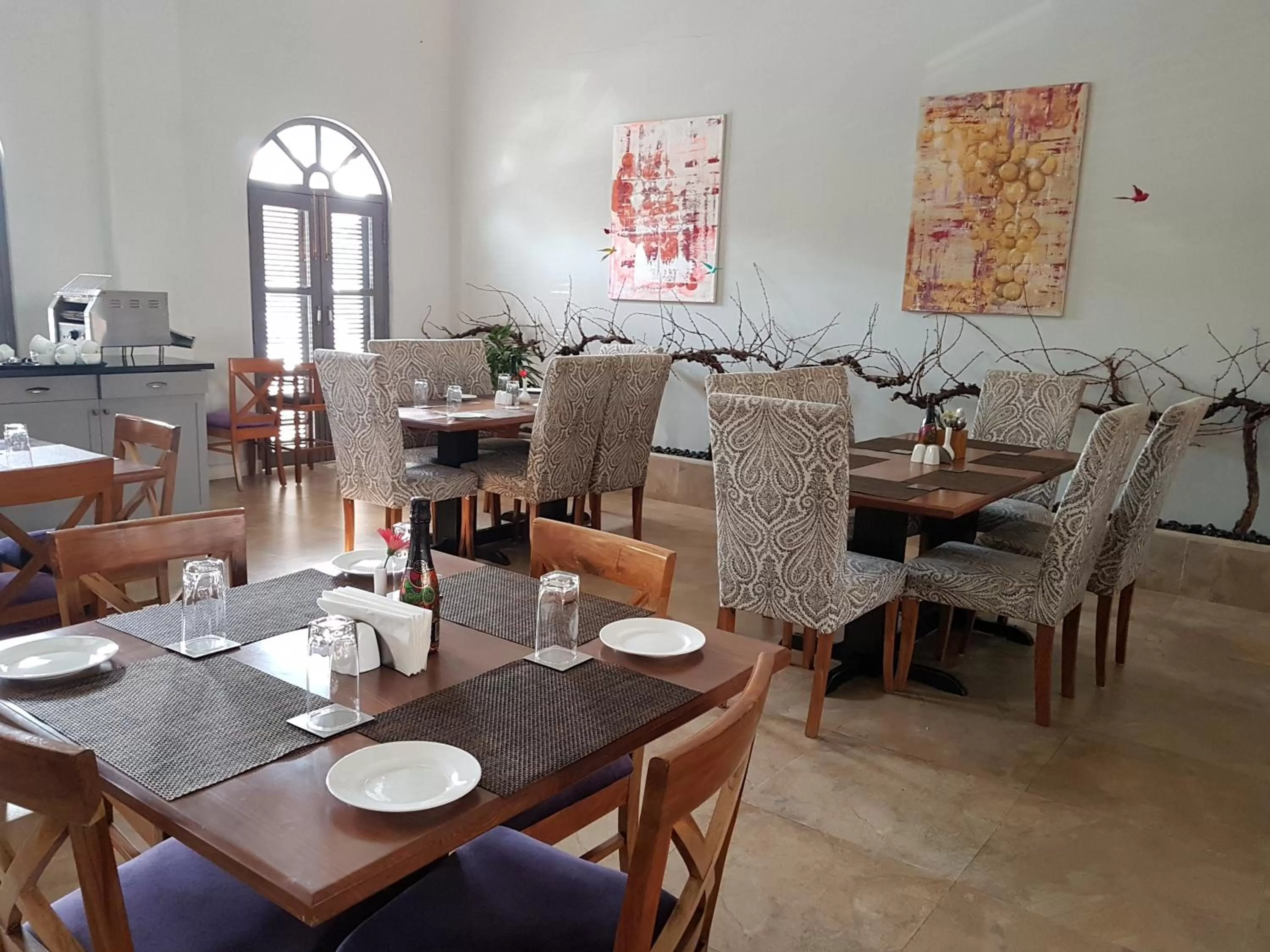 Restaurant/places to eat in The Source At Sula