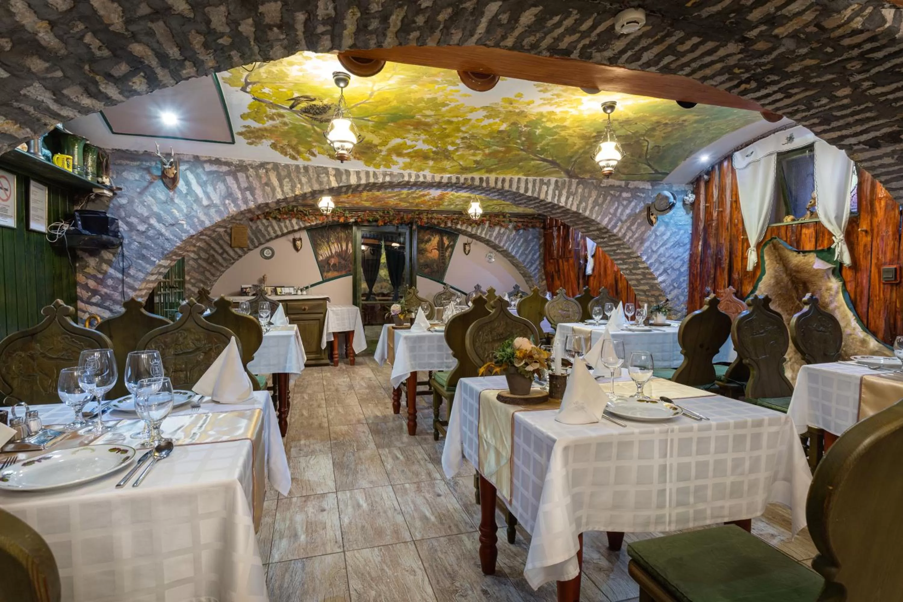 Restaurant/places to eat in Illés Hotel