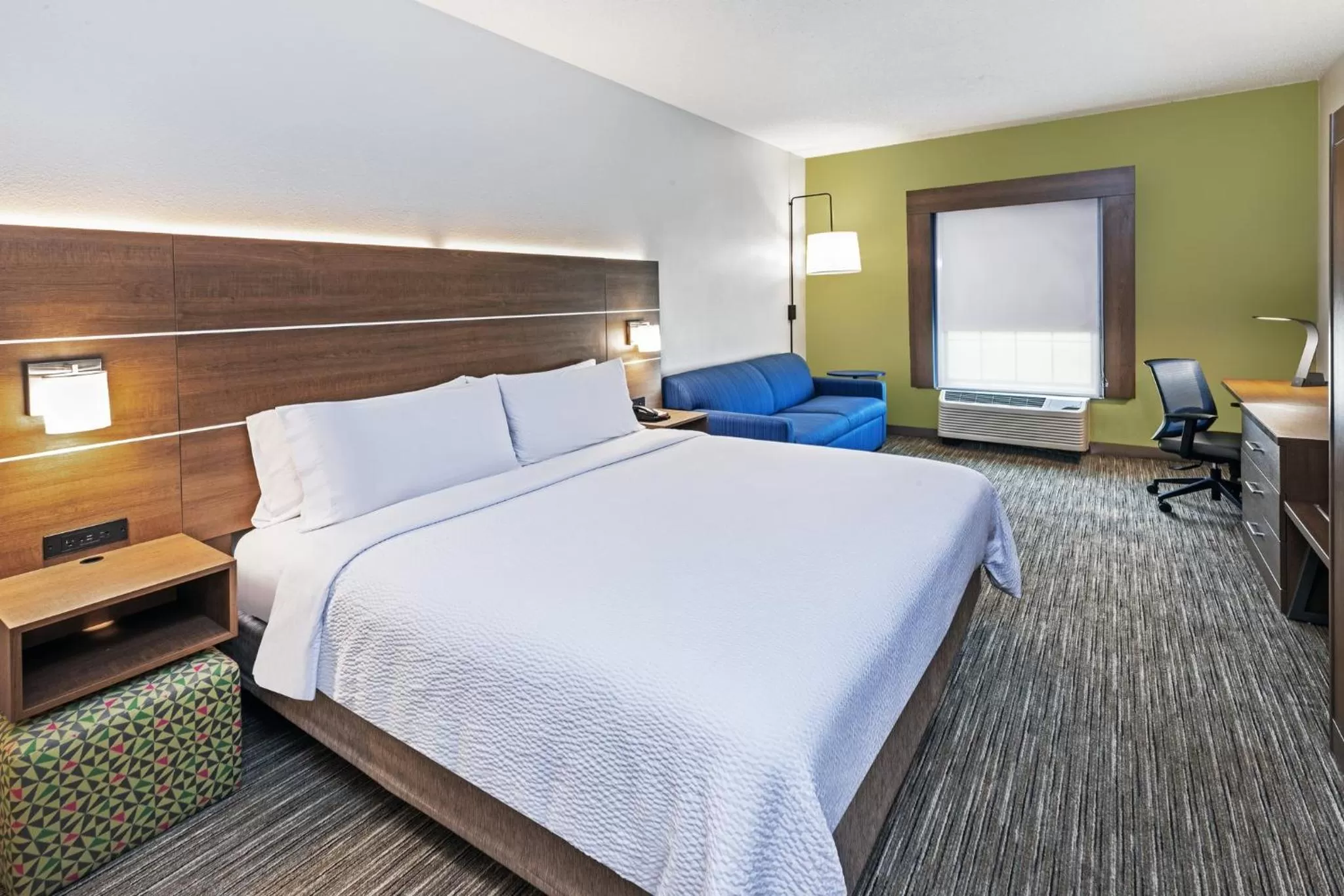Photo of the whole room, Bed in Holiday Inn Express & Suites Sulphur - Lake Charles by IHG