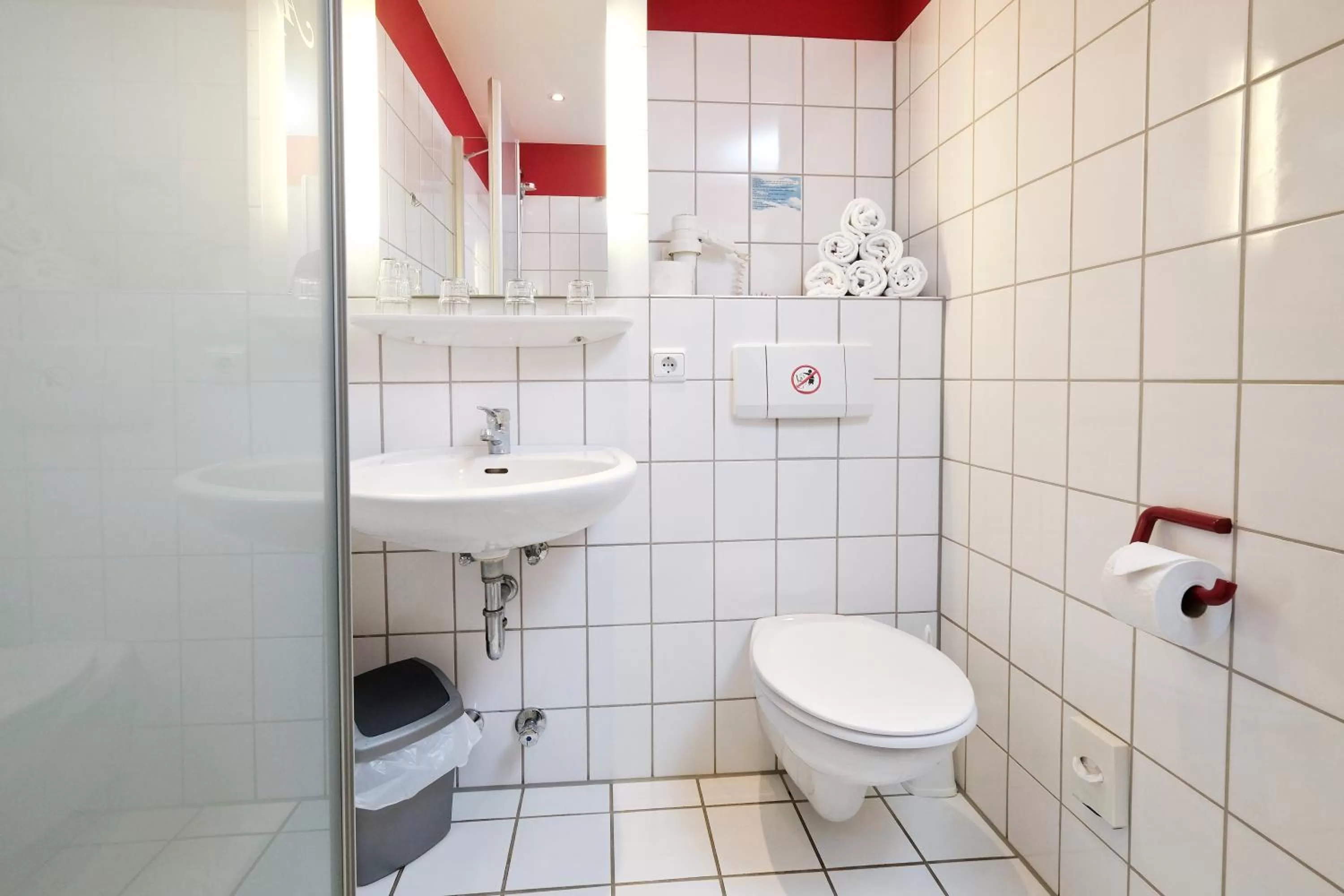 Toilet in Apart Hotel Sehnde