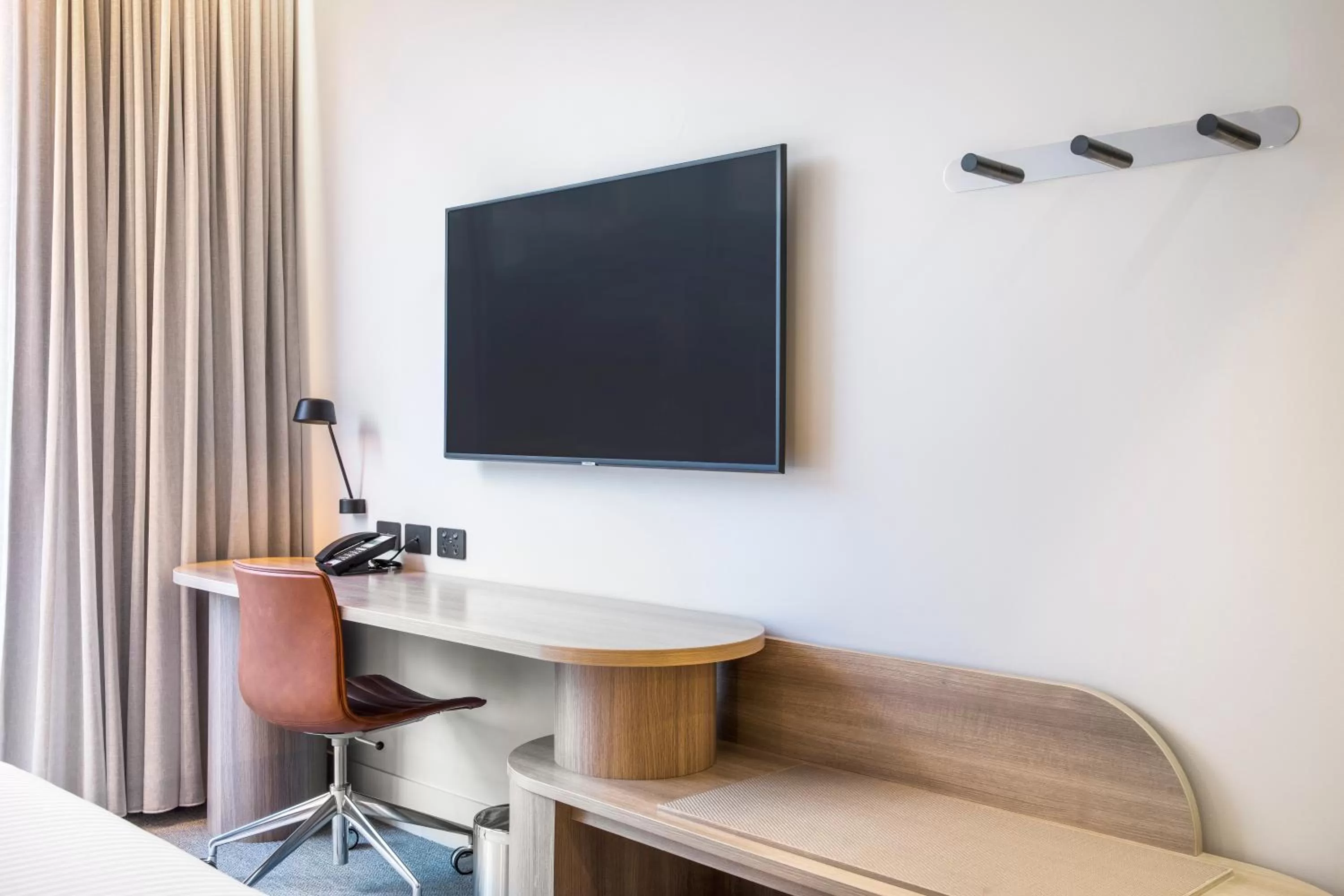 TV and multimedia in Holiday Inn Werribee by IHG