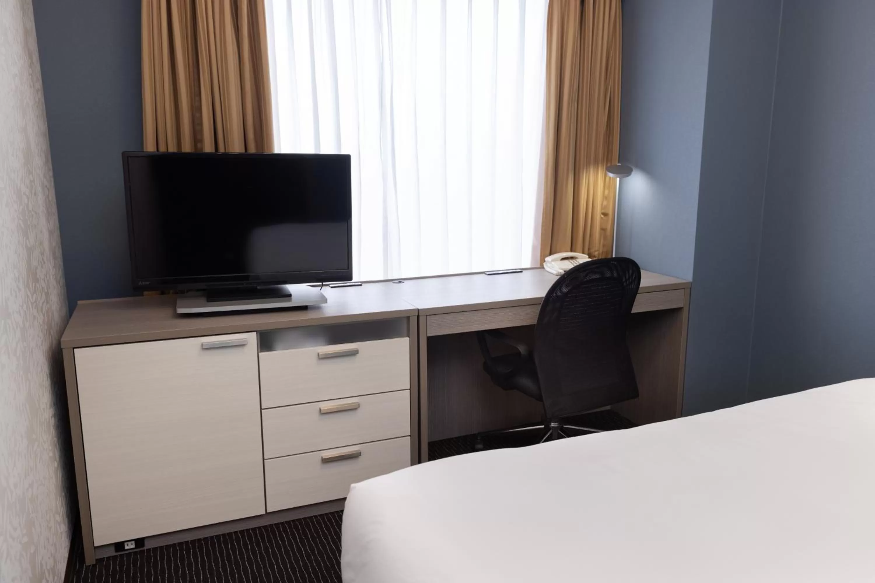 Photo of the whole room, Bed in ANA Crowne Plaza Toyama by IHG