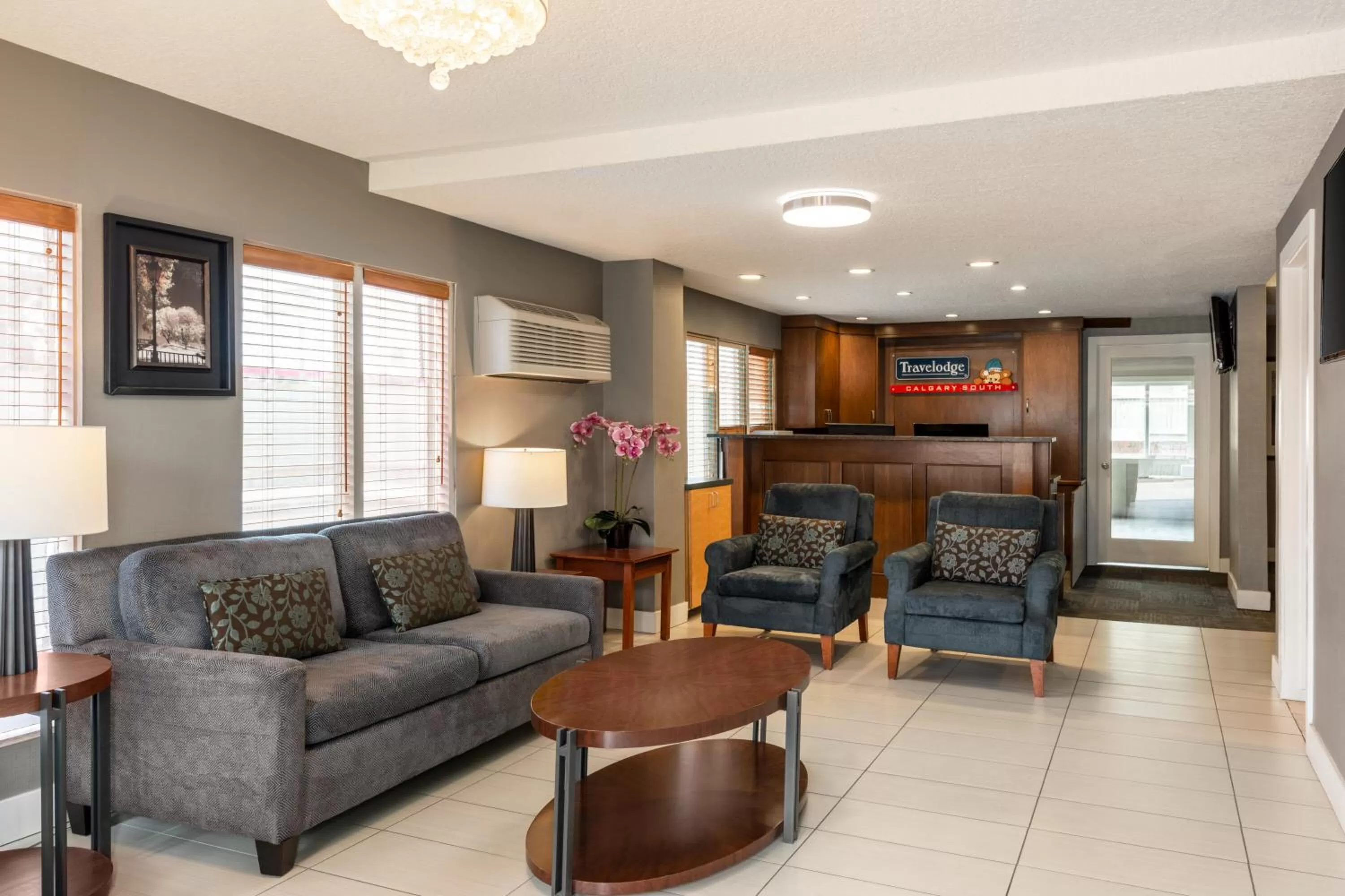 Lobby or reception in Travelodge by Wyndham Calgary South
