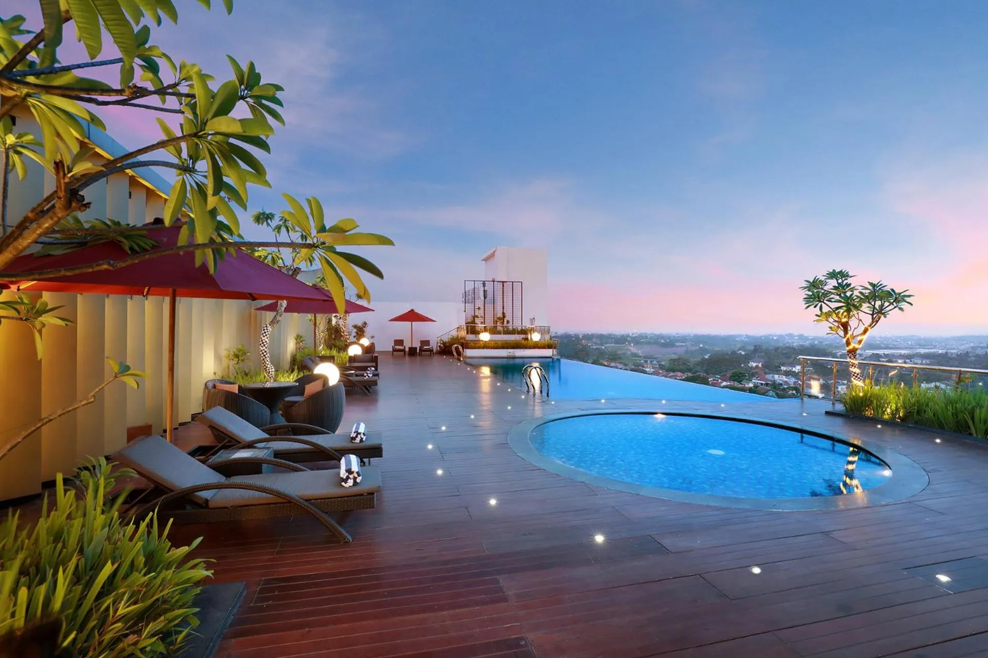 Swimming pool in Hotel Ciputra Cibubur managed by Swiss-Belhotel International