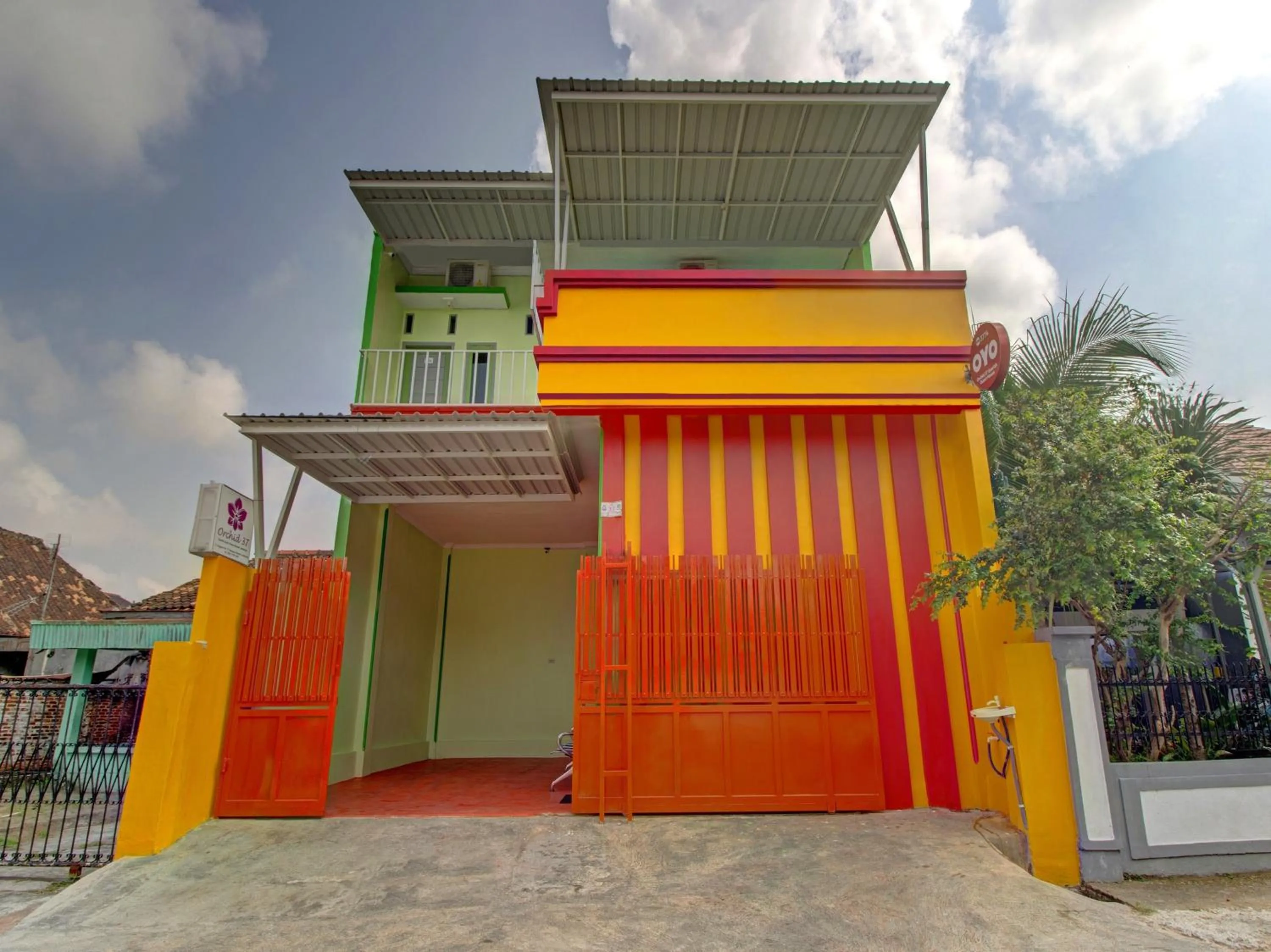 Facade/entrance, Property Building in OYO 3774 Orchid 37 Syariah Guest House