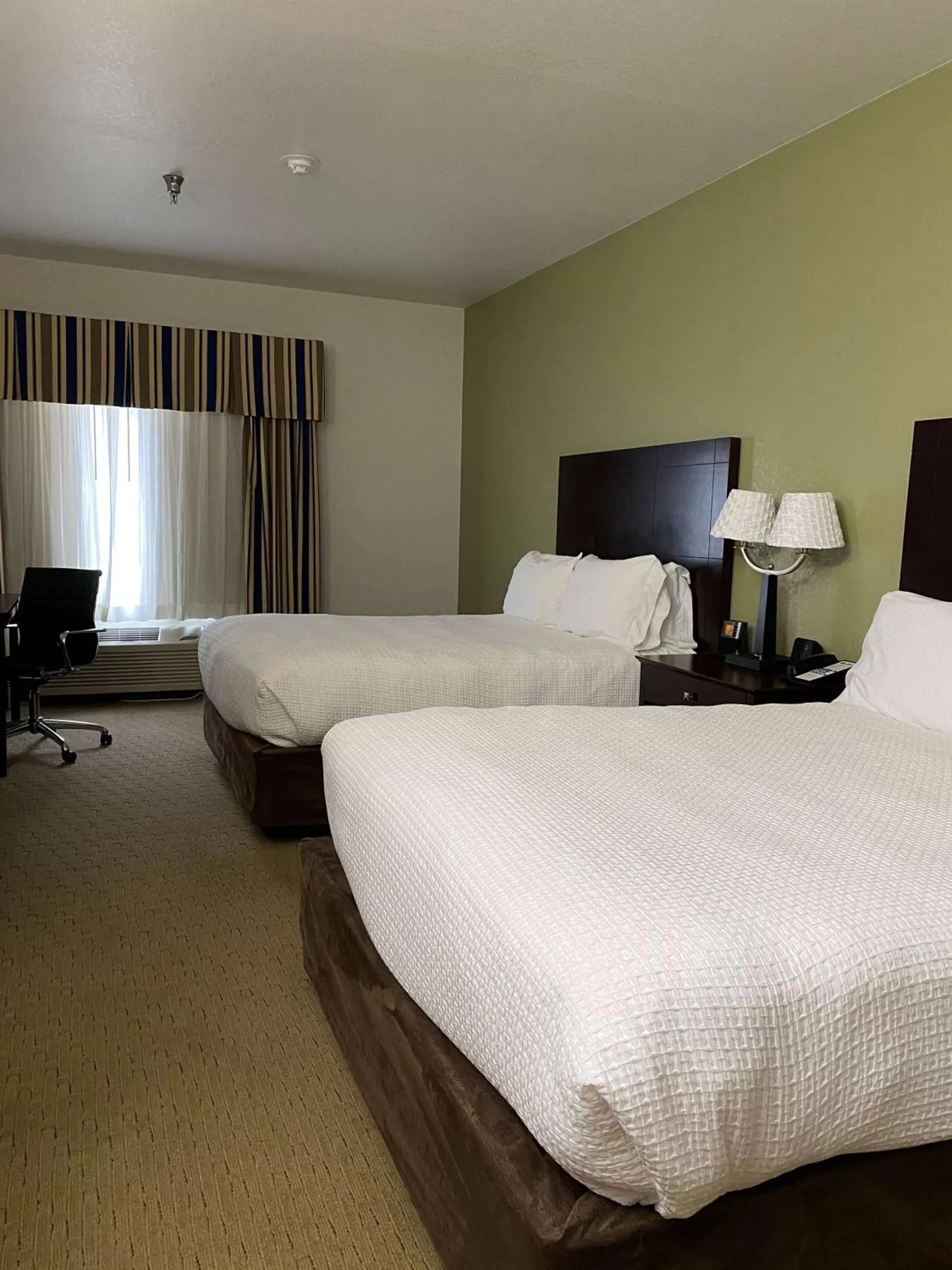 Queen Room with Two Queen Beds - Communication Assistance in Best Western Celina