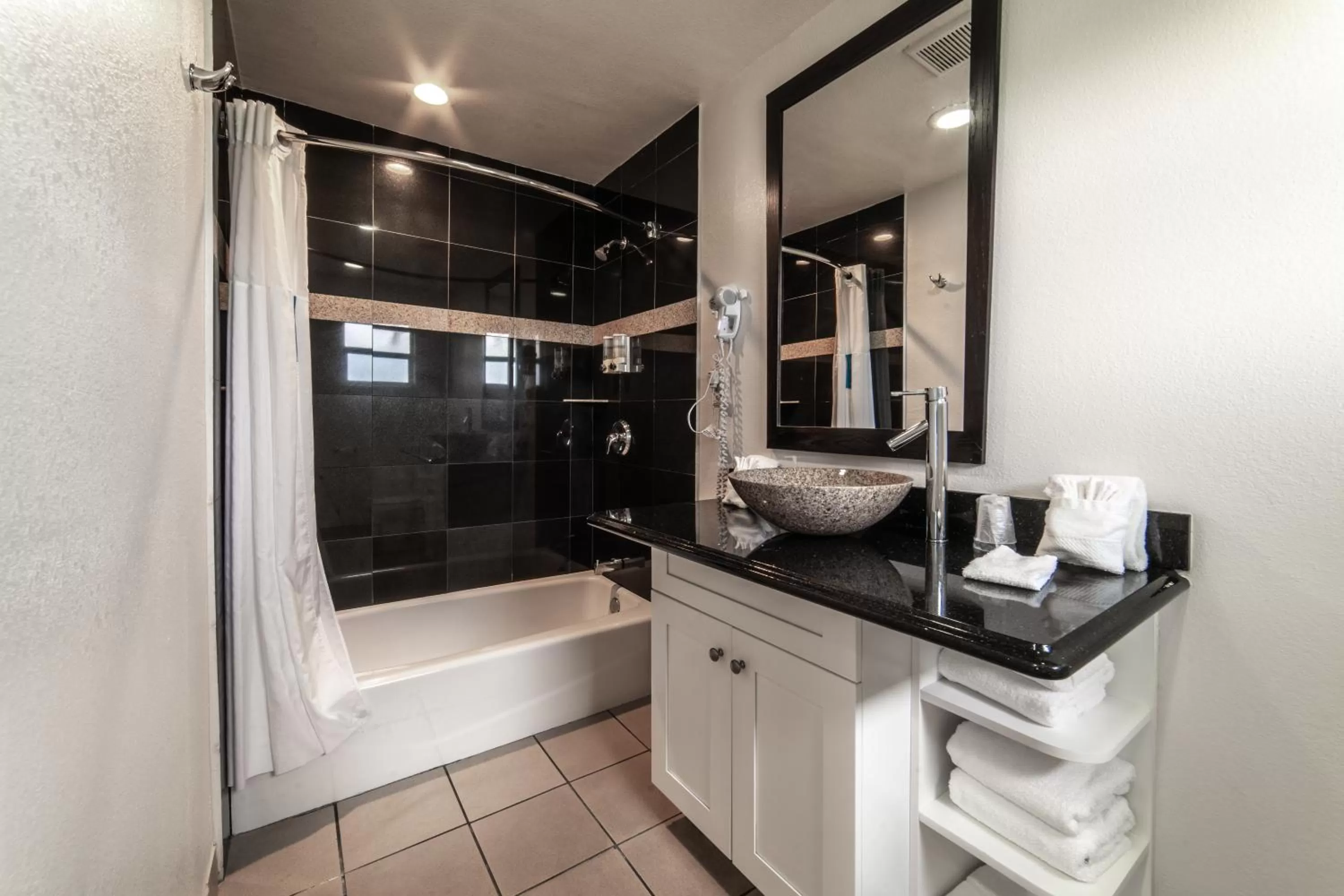 Bathroom in Everglades City Motel - Everglades Adventures Inn