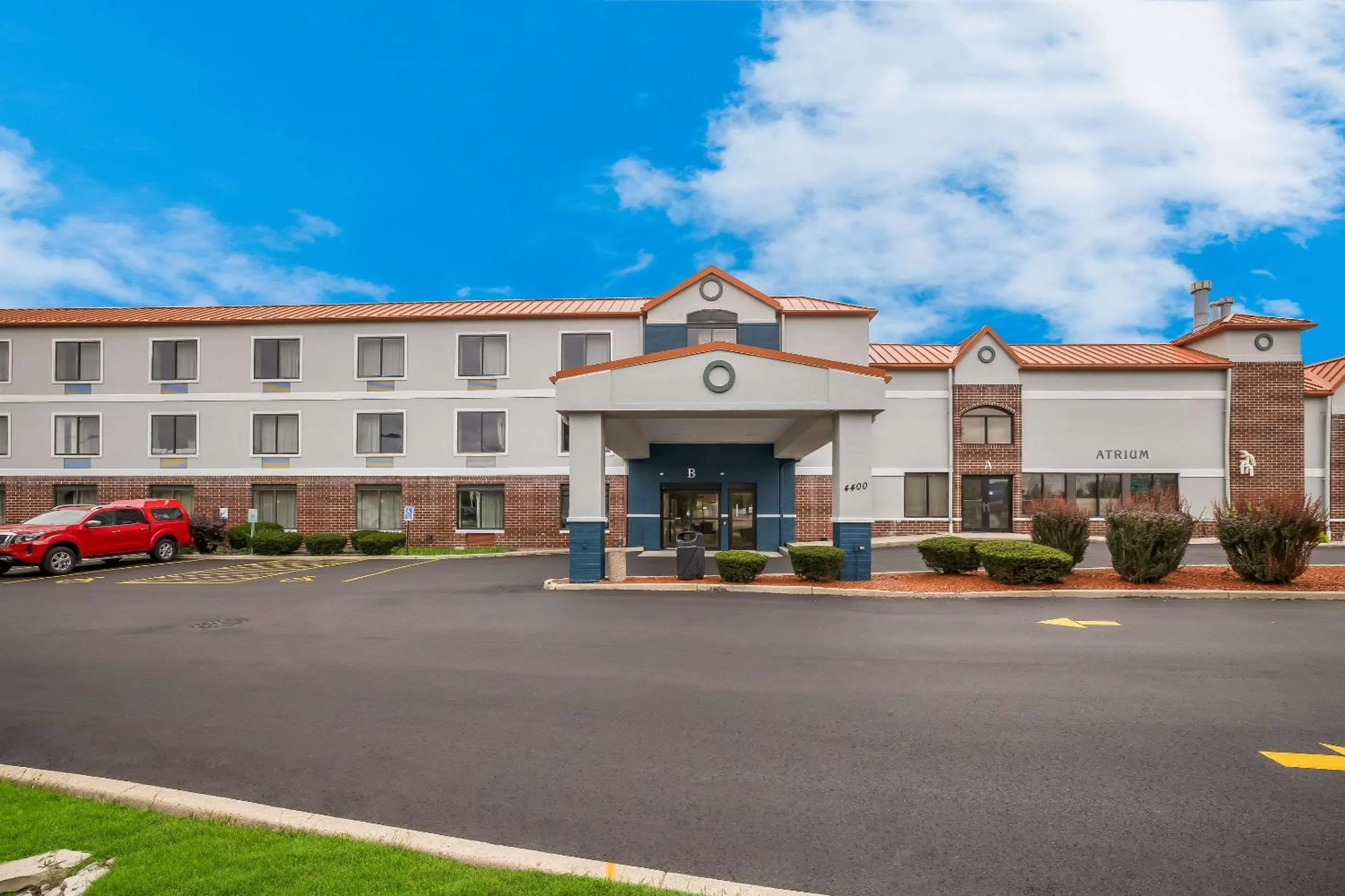 Suburban Studios Milwaukee Airport