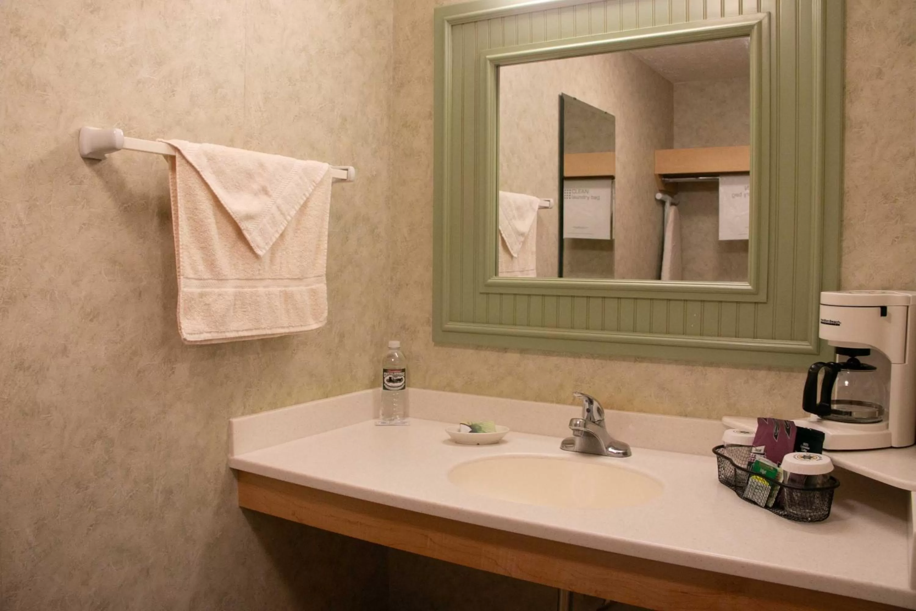 Bathroom in Essenhaus Inn & Conf. Center