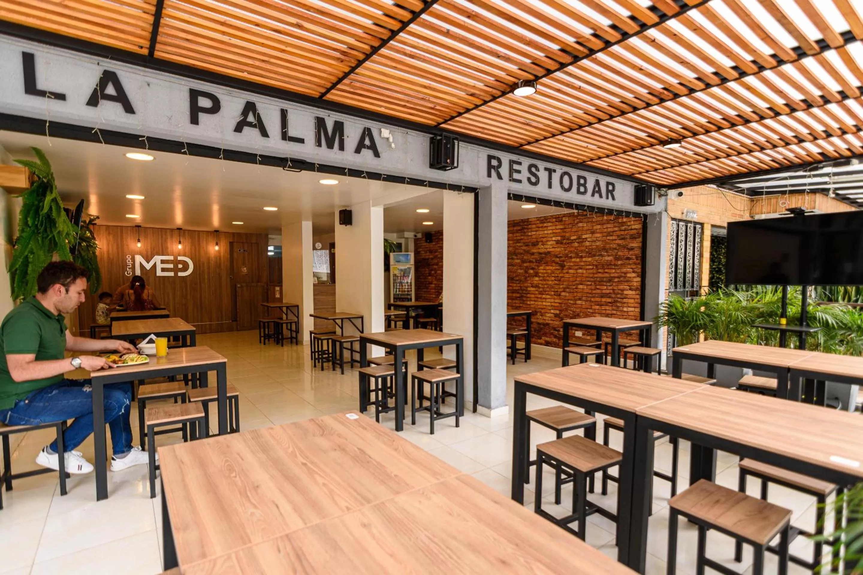 Restaurant/places to eat in Med la palma