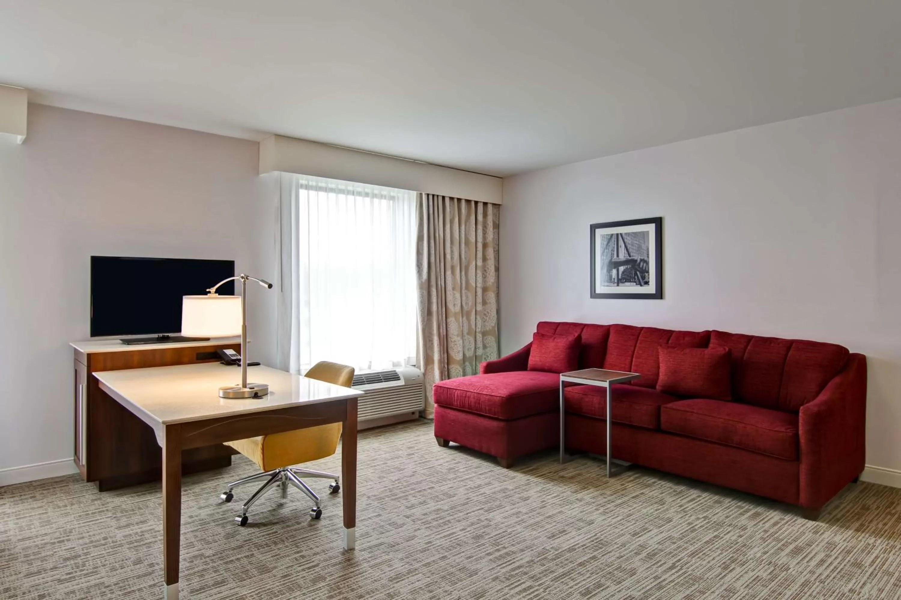 Living room in Hampton Inn & Suites Detroit/Troy