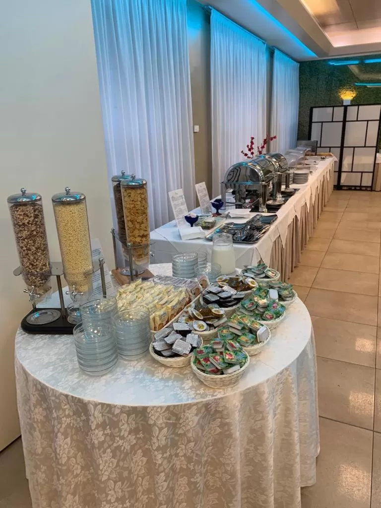 Breakfast in Ele Green Park Hotel Pamphili