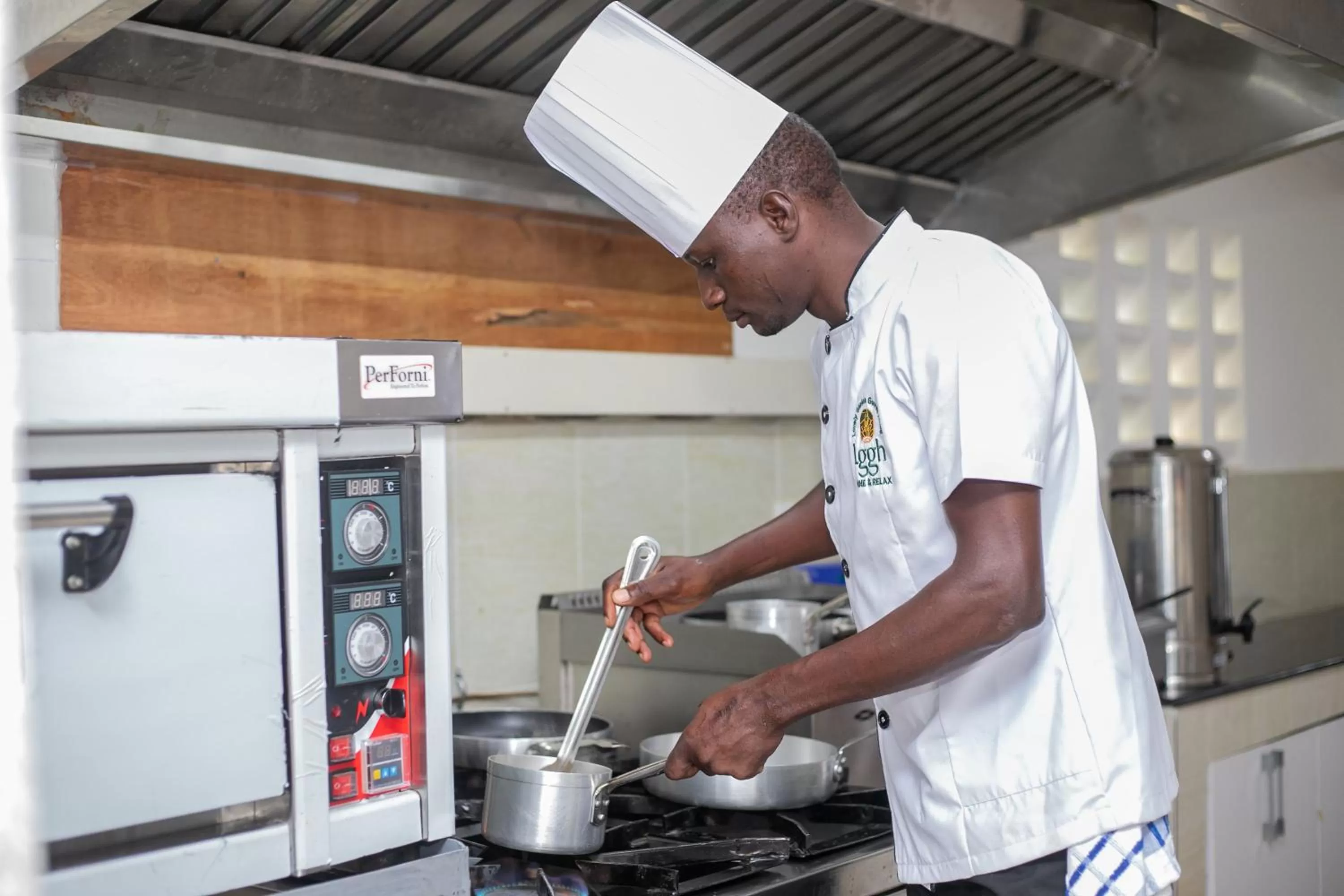 Kitchen or kitchenette in Lovely Garden Guest Home