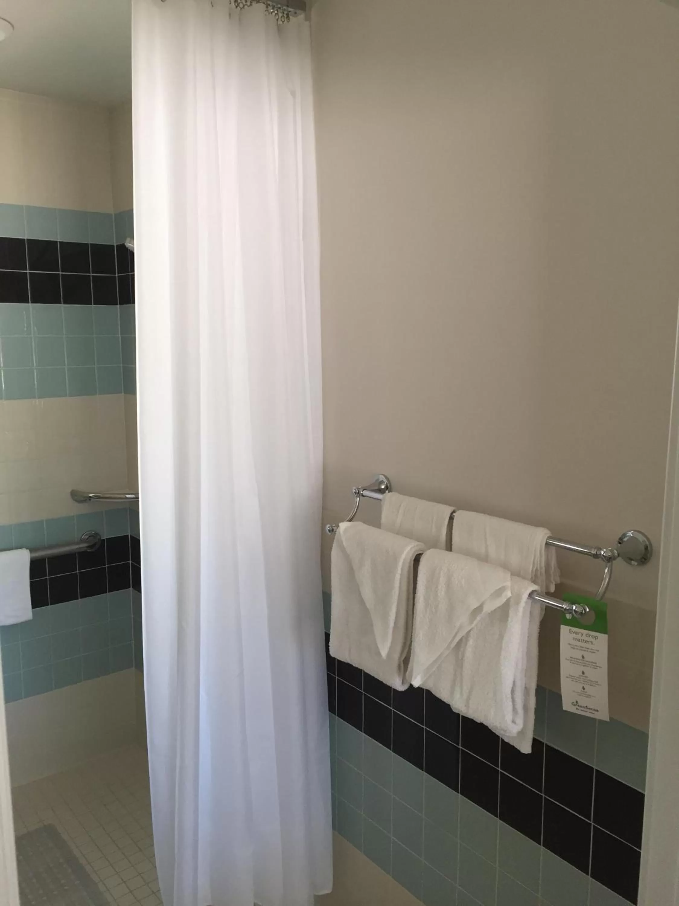 Bathroom in El Rancho Motel