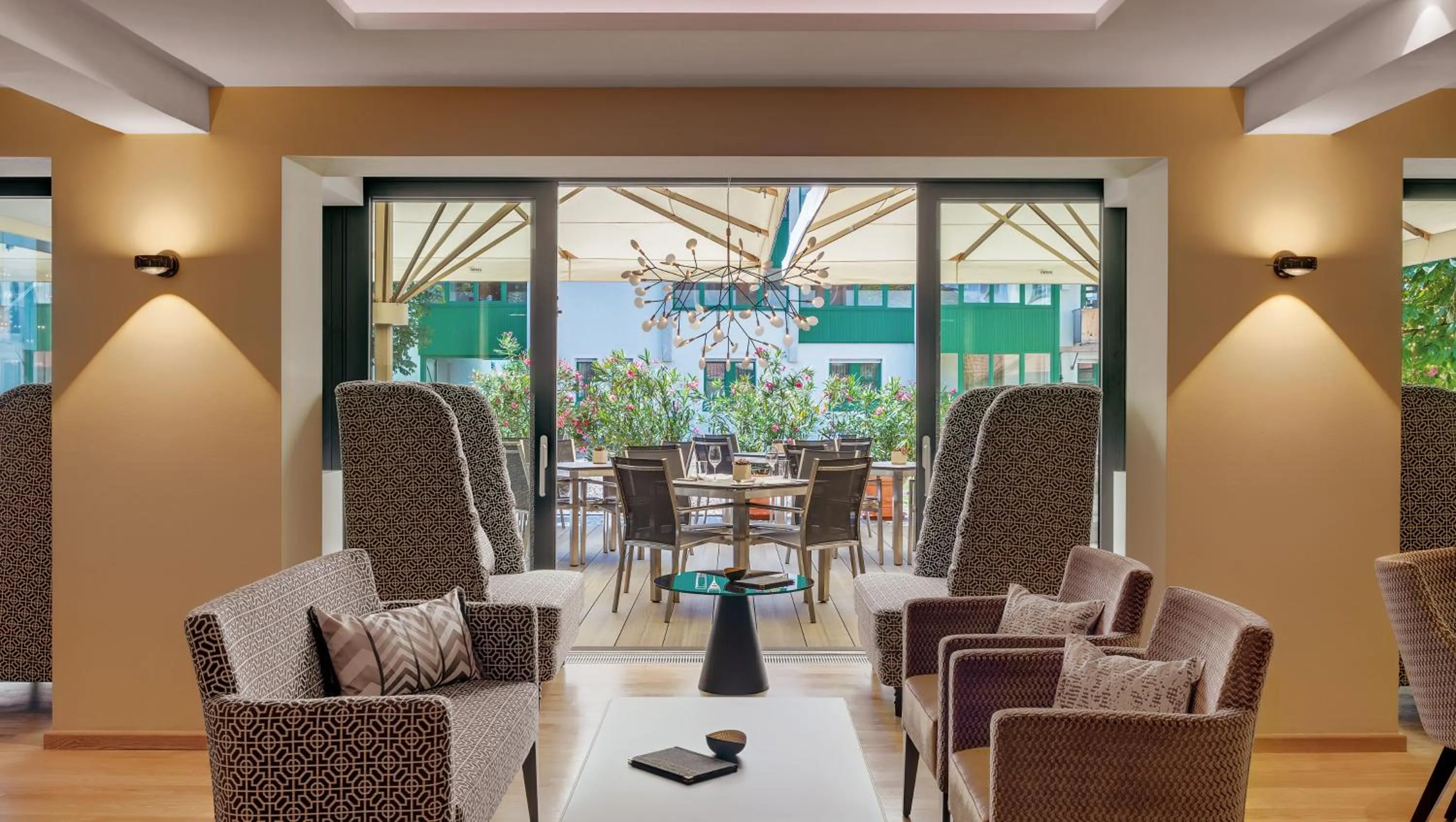 Lounge or bar in Hotel Sonnengut Wellness - Therme - Spa