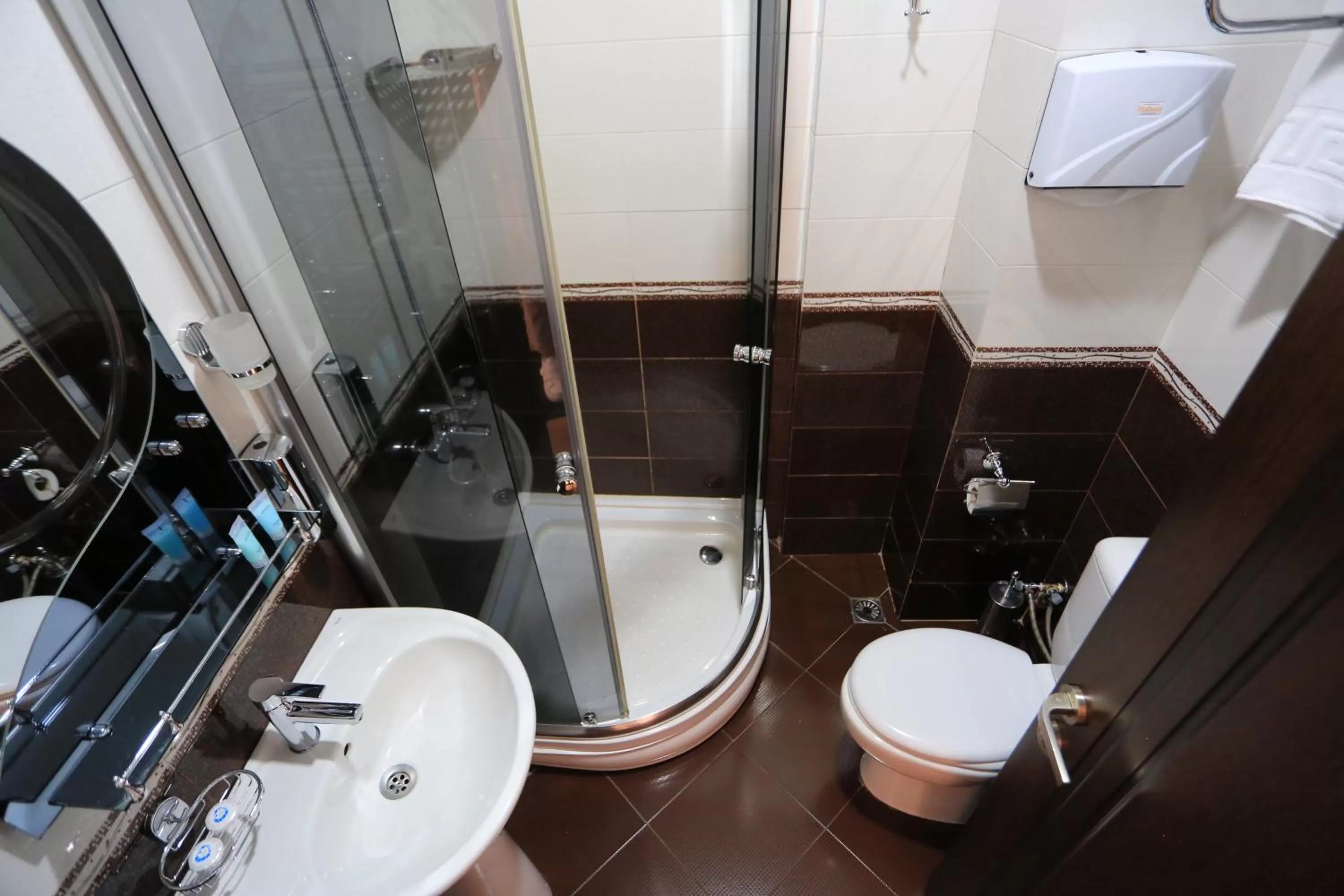 Shower in Eiffel Hotel