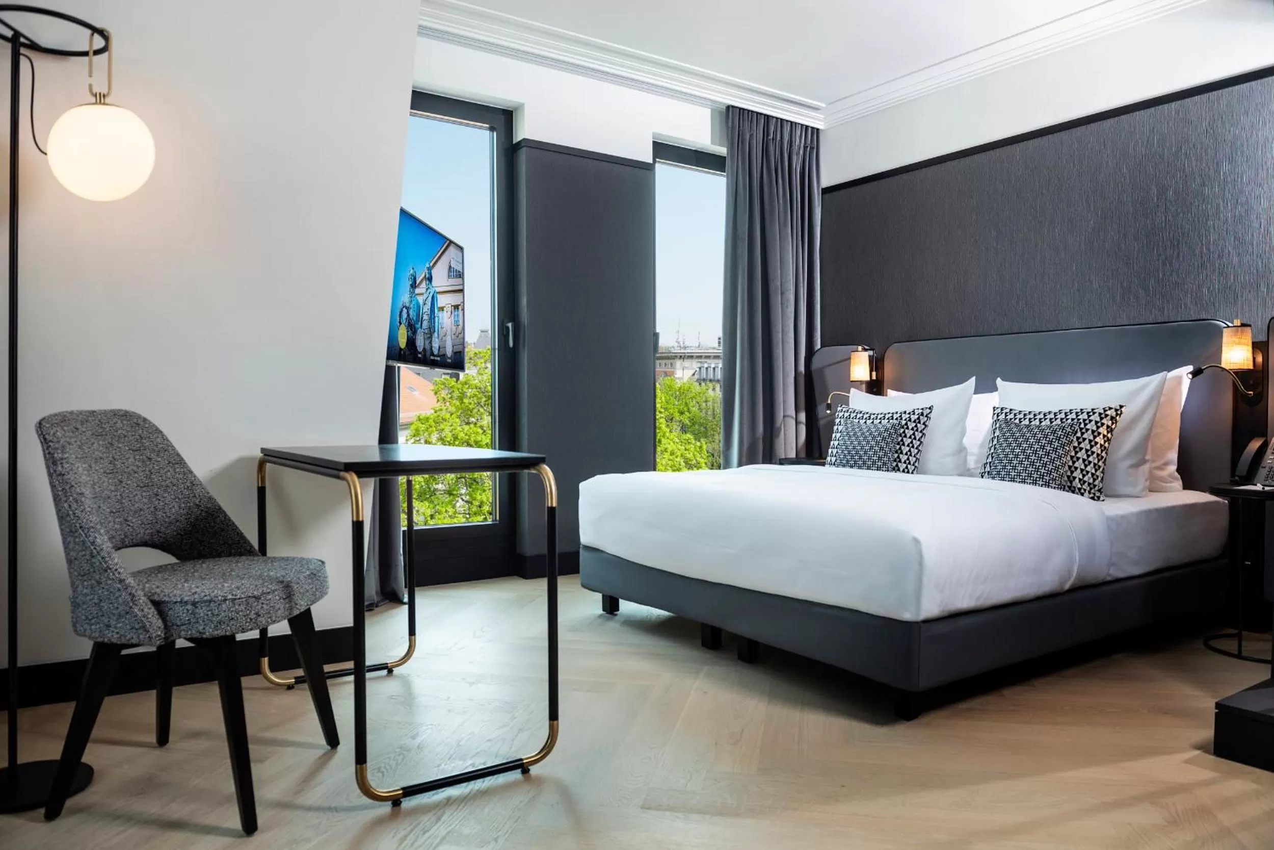 TV and multimedia, Bed in Hotel Schillerhof, Weimar