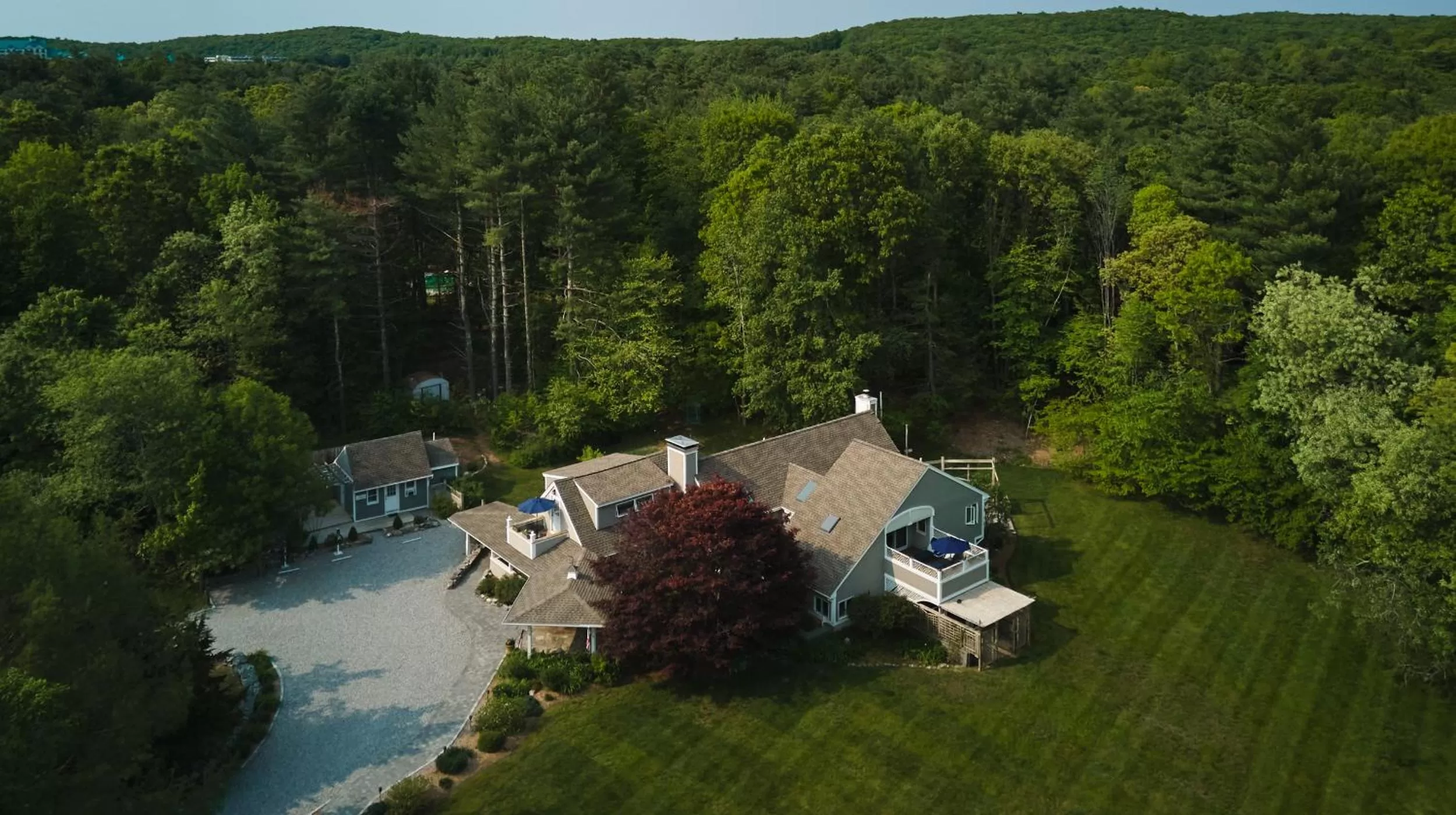 Property building, Bird's-eye View in Abbey's Lantern Hill Inn