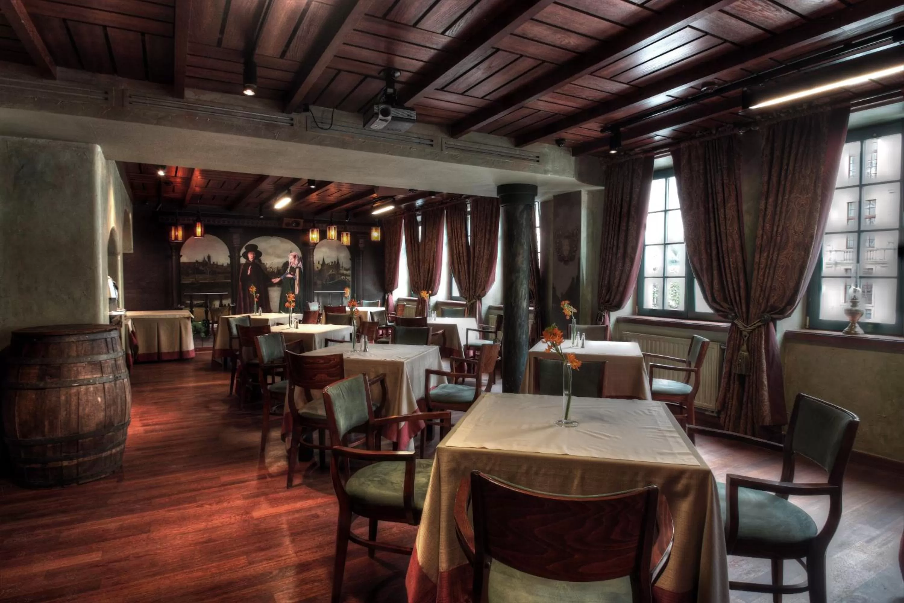 Restaurant/places to eat in Hotel Holland House Old Town