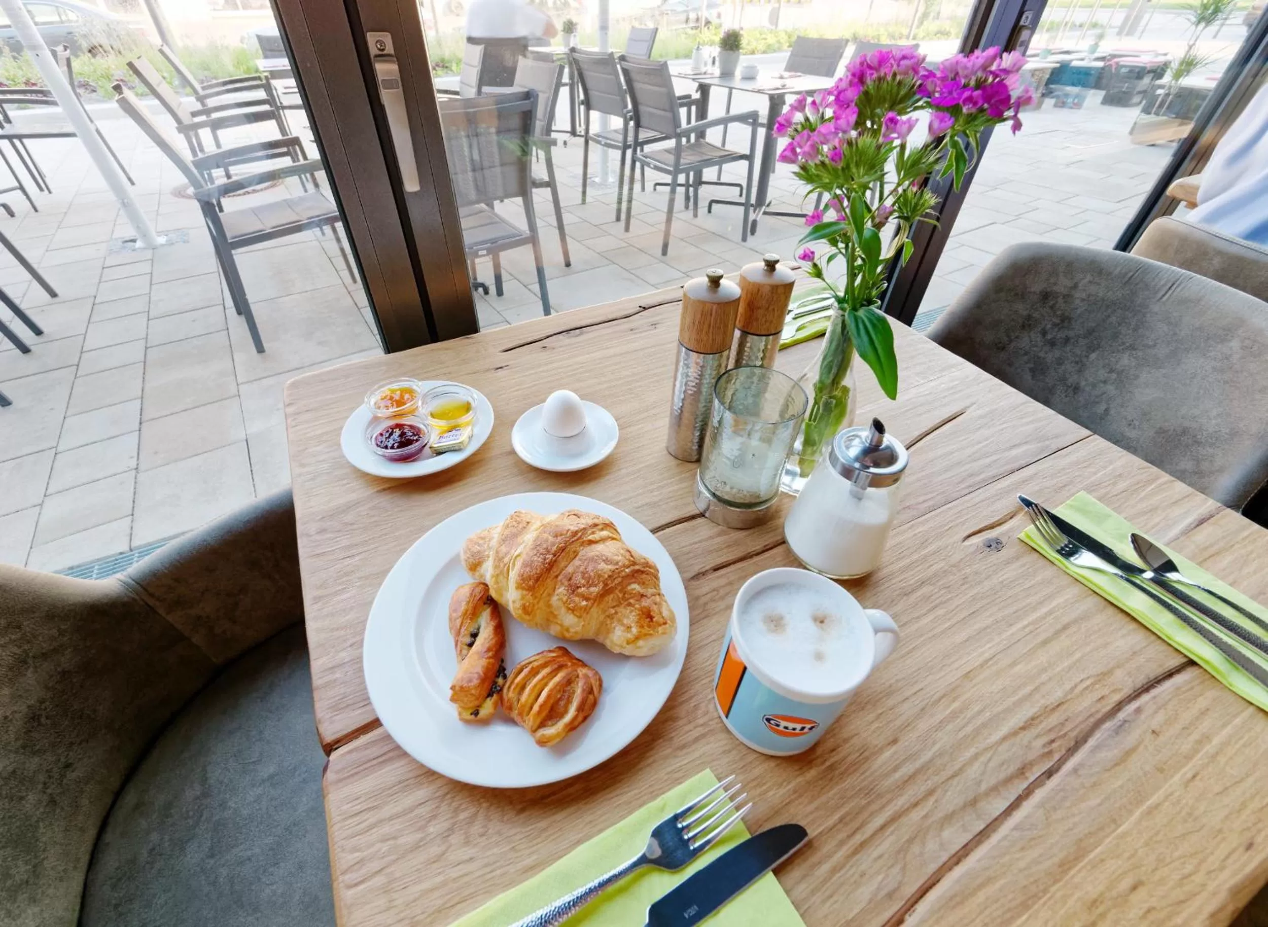 Breakfast in V8 HOTEL Motorworld Region Stuttgart