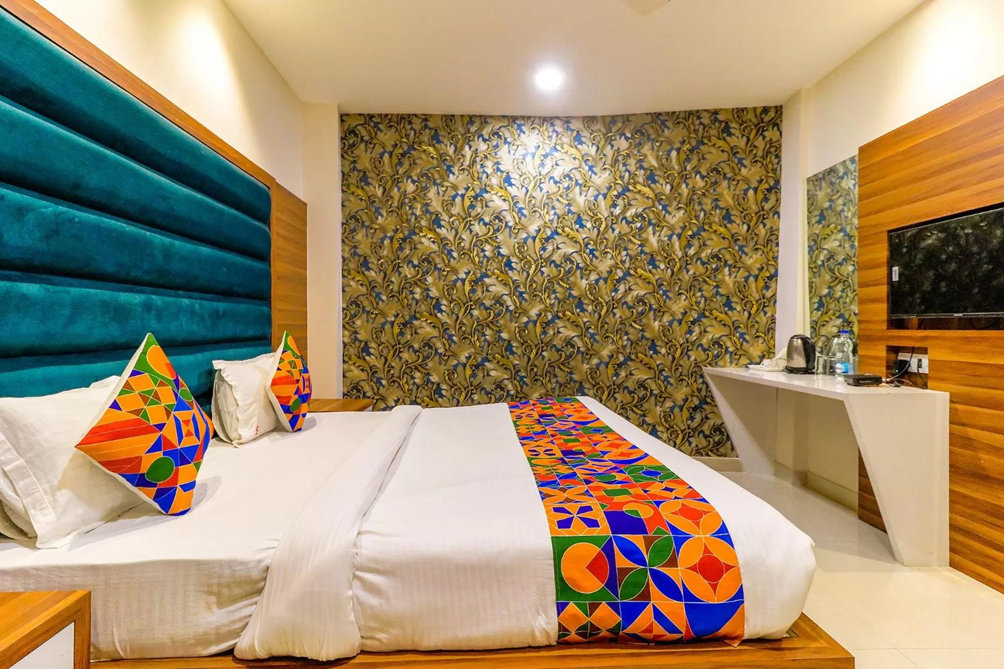 Bed in FabHotel Golden Velvet