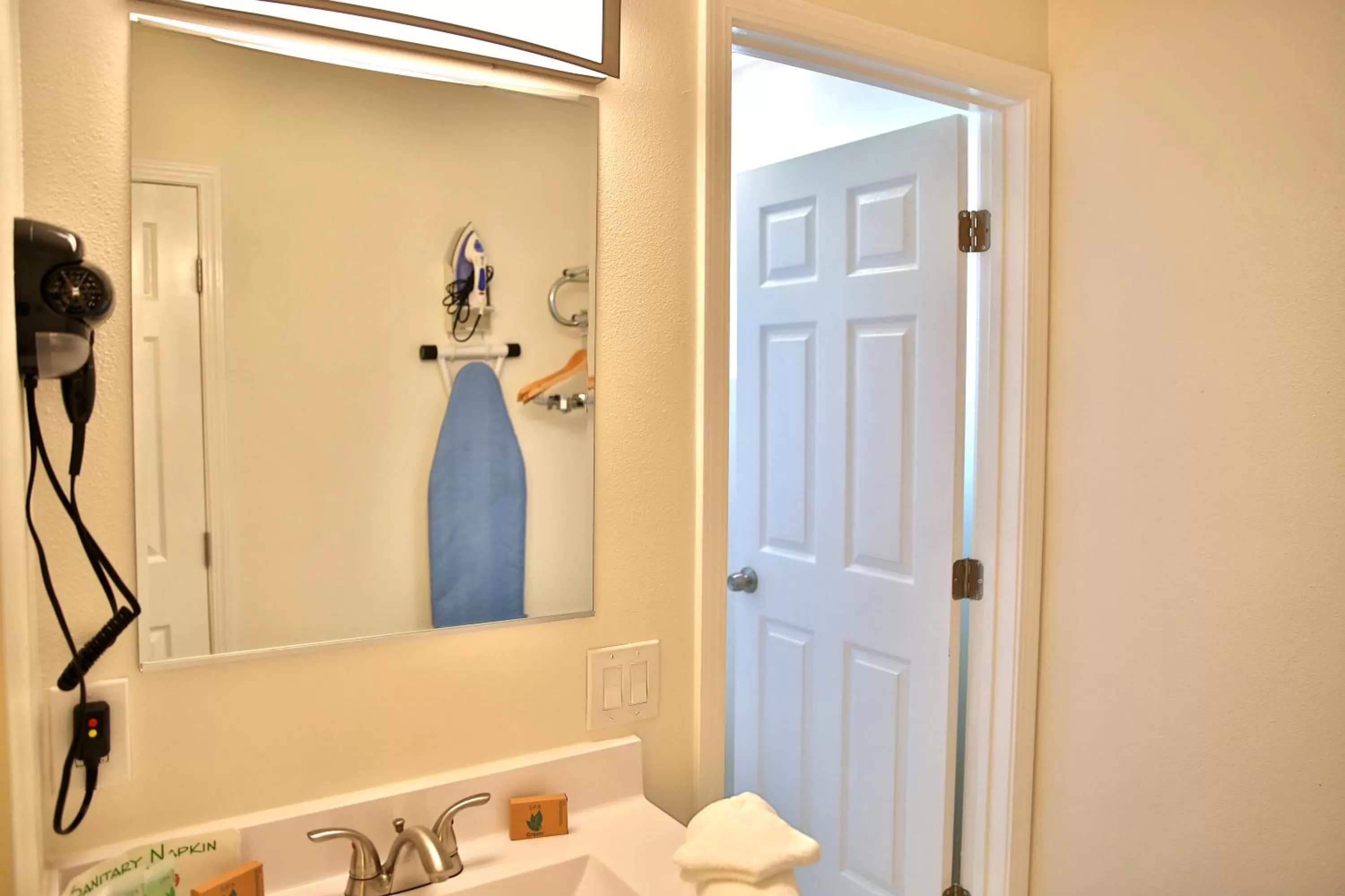 Bathroom in Travelodge by Wyndham Crescent City