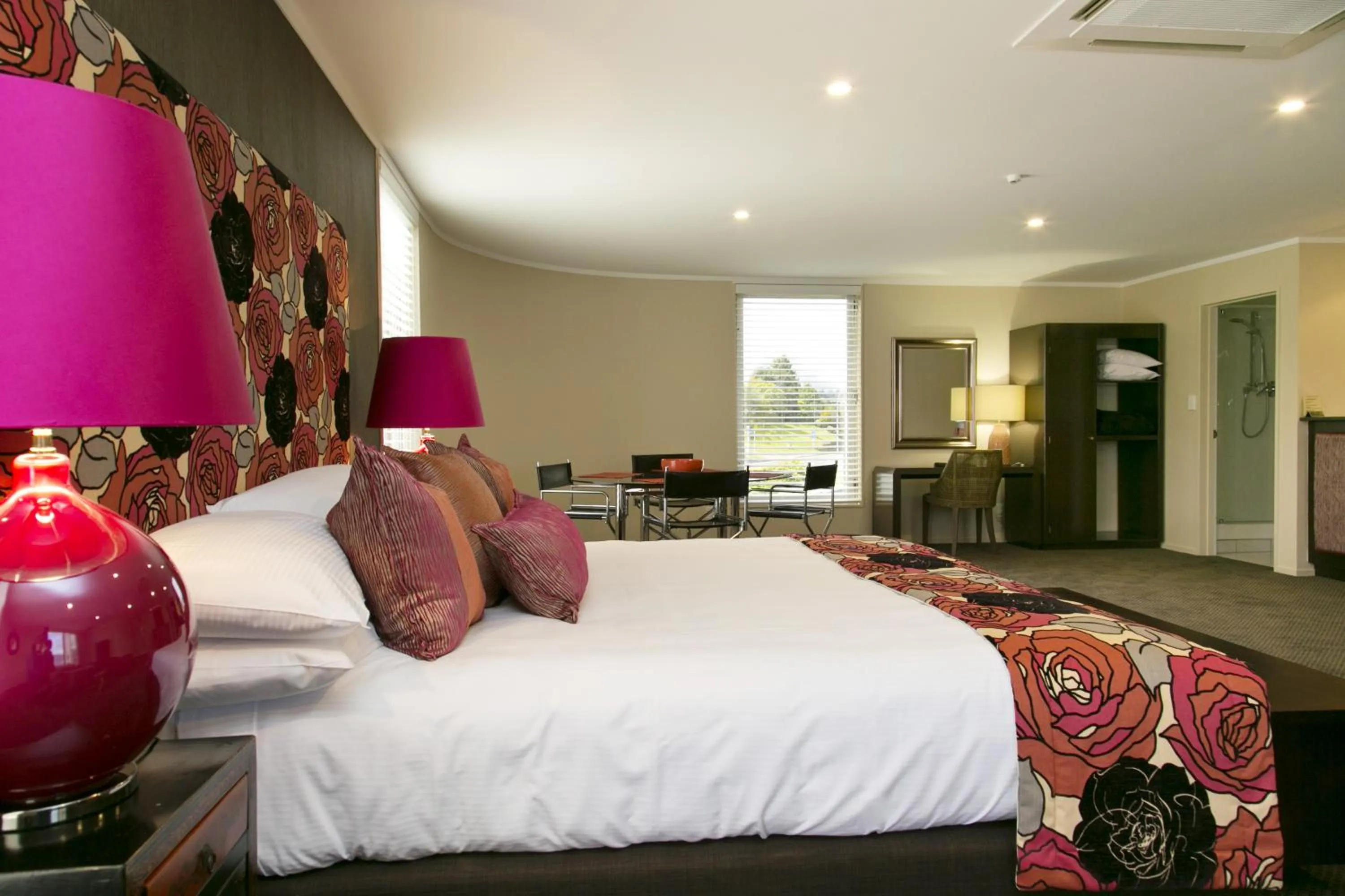 Bed in The Cove- On The Lake