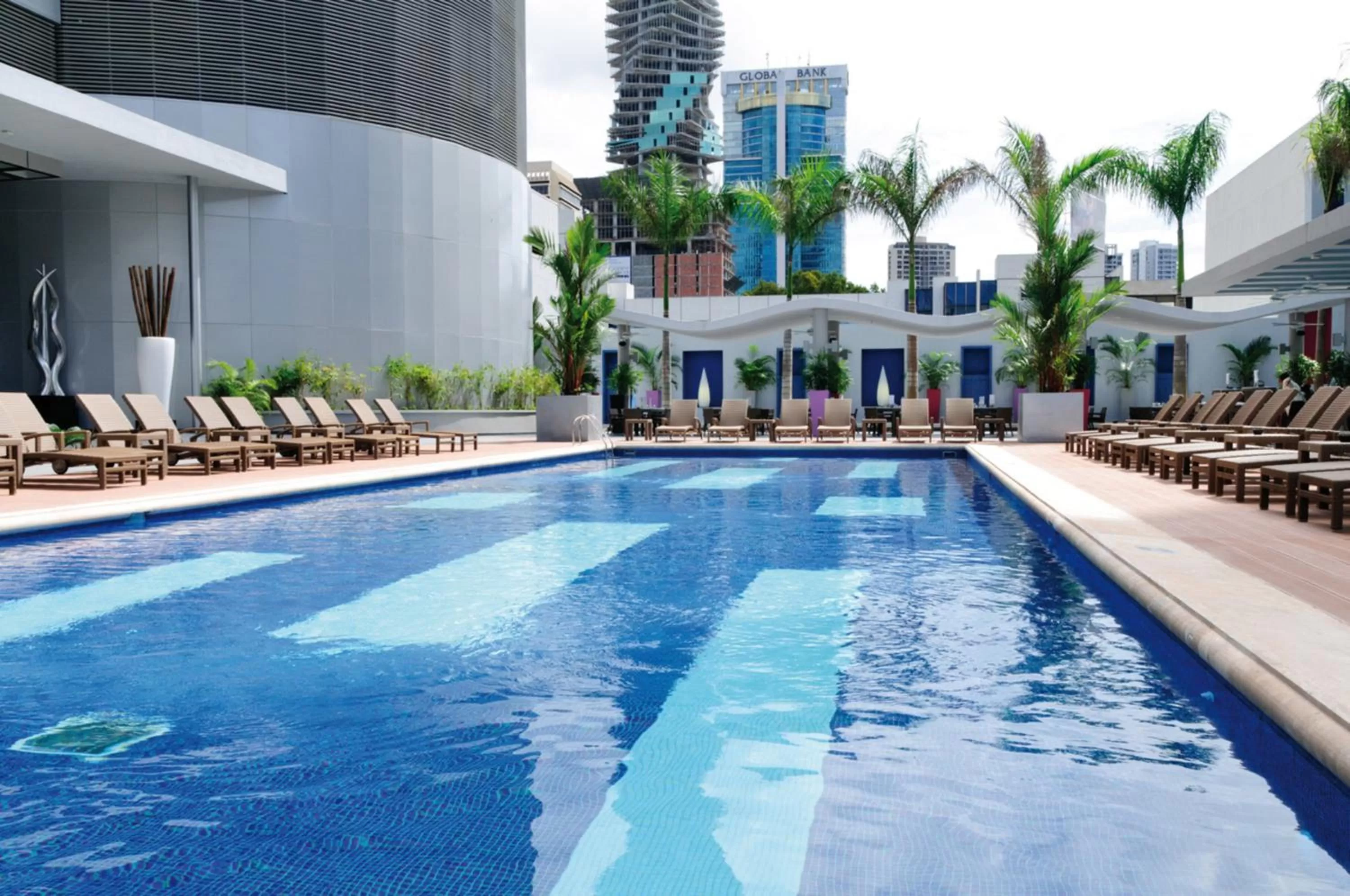 Swimming pool in Riu Plaza Panamá