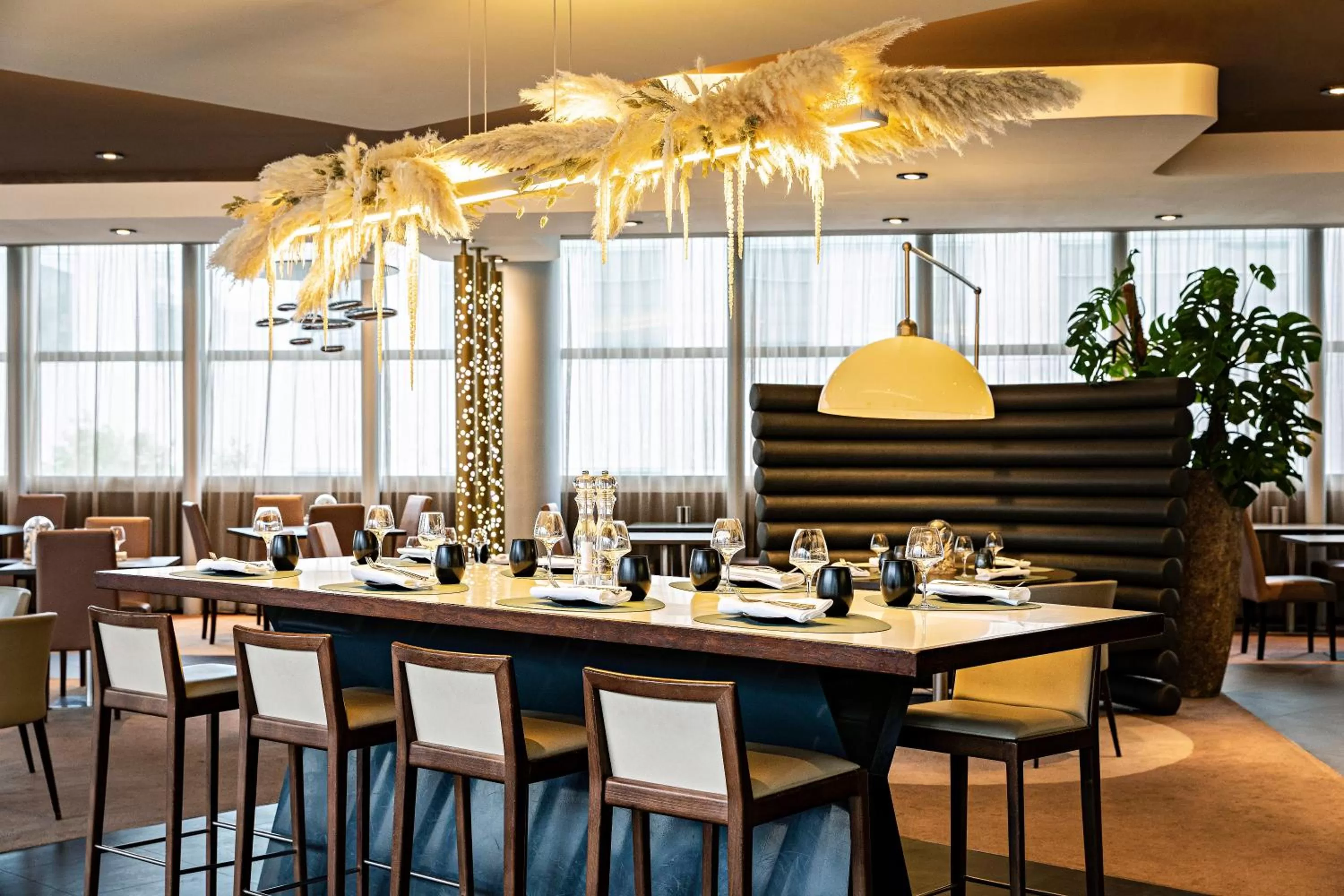 Restaurant/places to eat in Pullman Paris La Défense