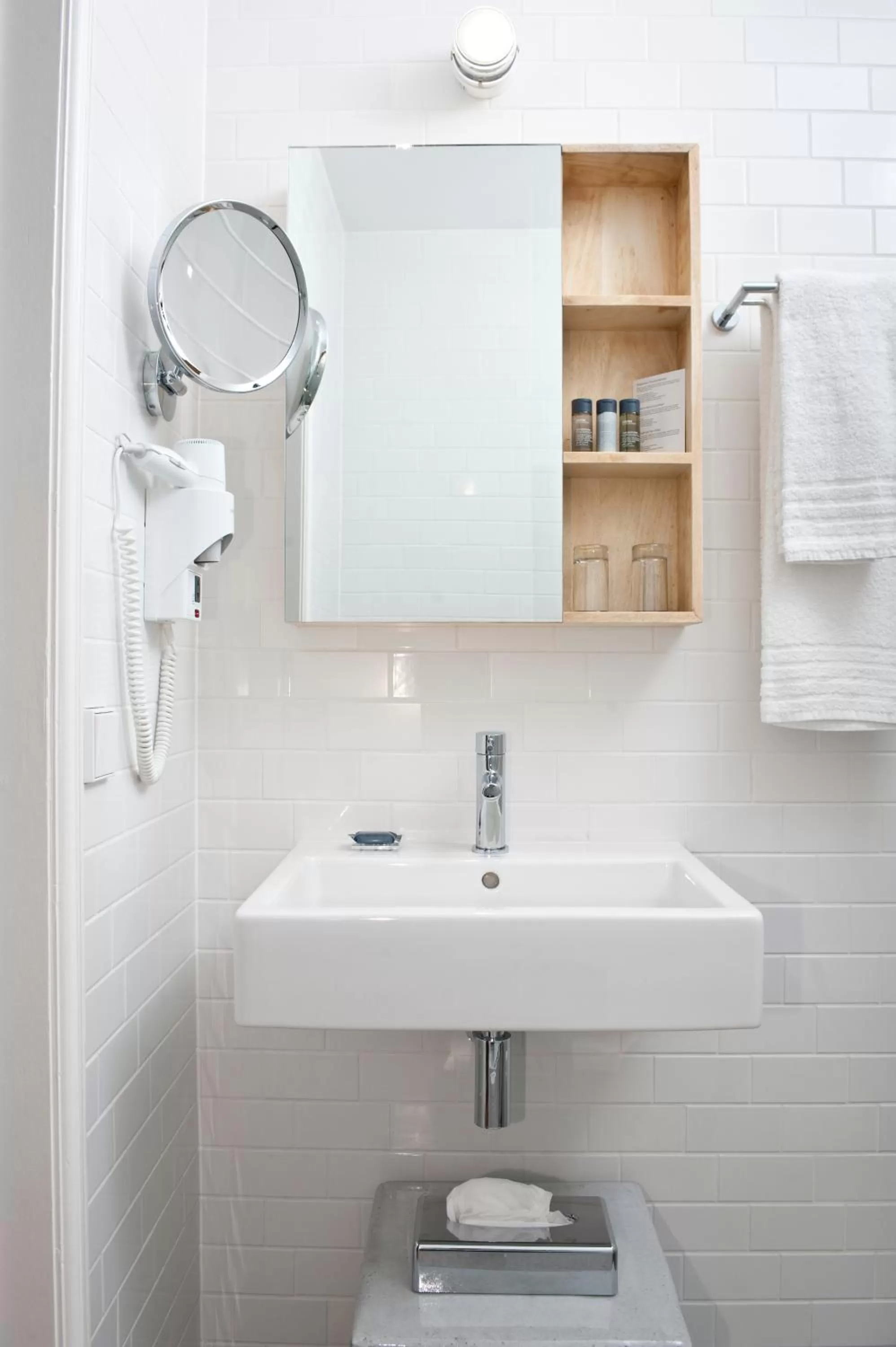 Shower in 9Hotel Central