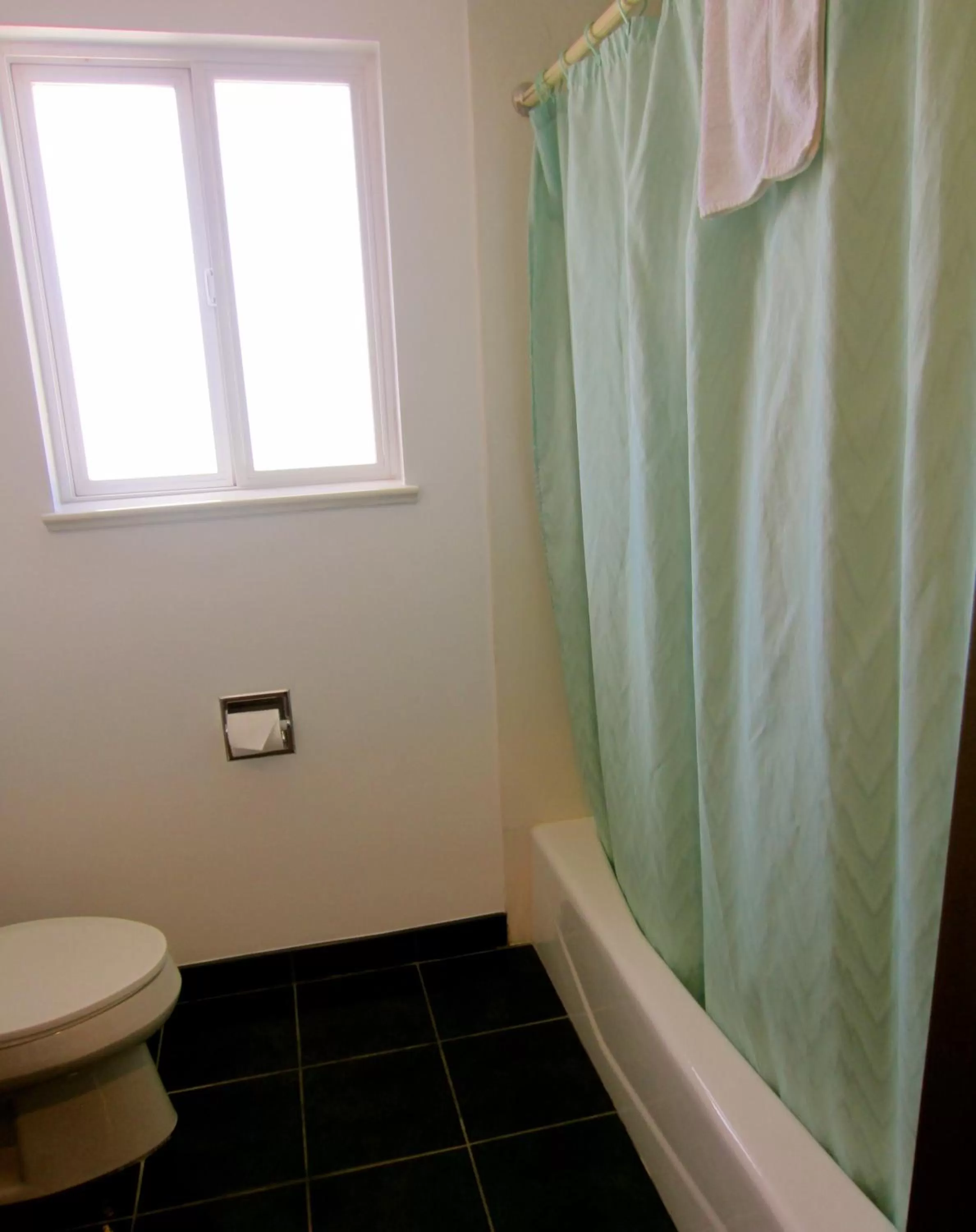 Bathroom in Deluxe Inn Redwood City