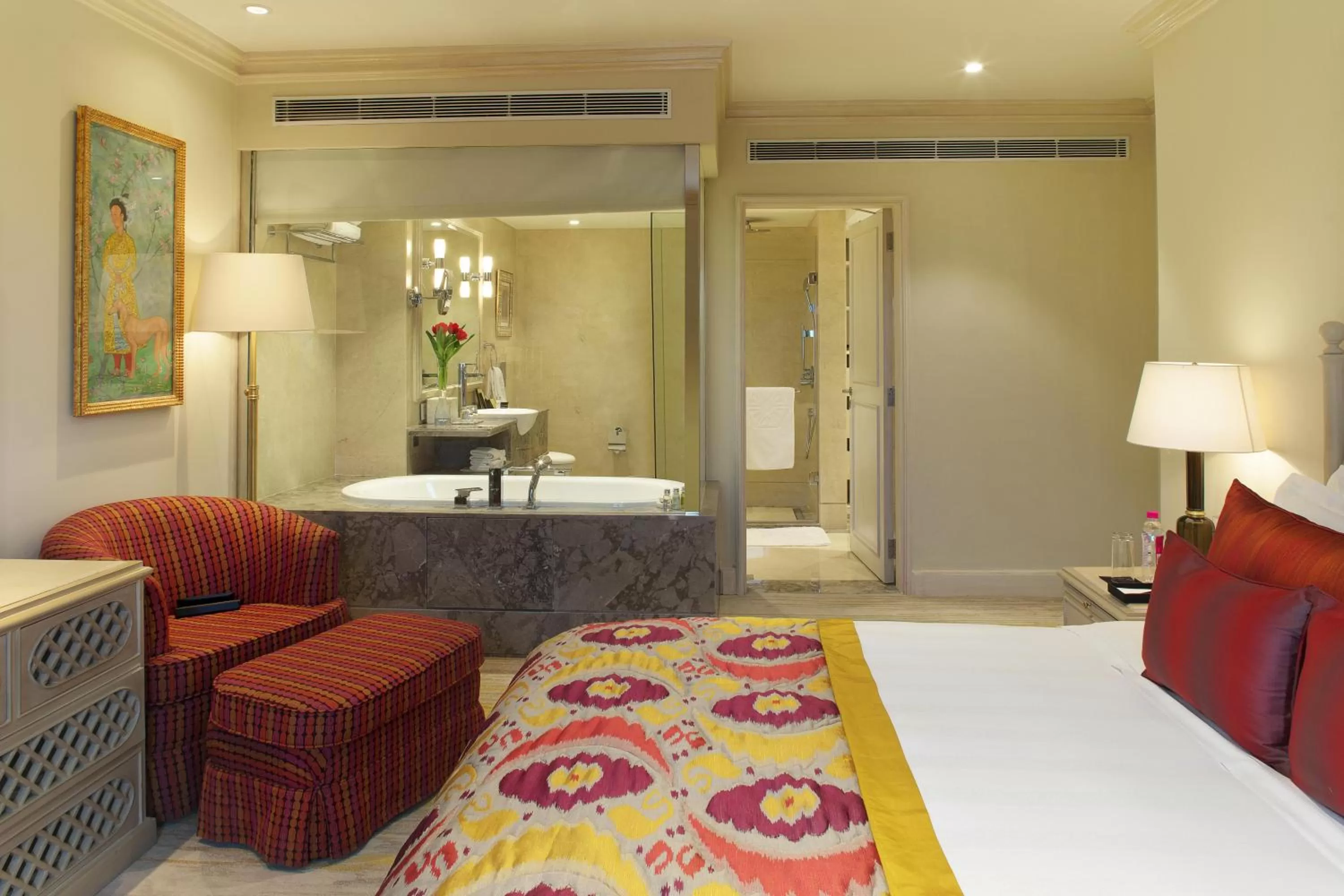 Shower, Bed in Taj Palace, New Delhi