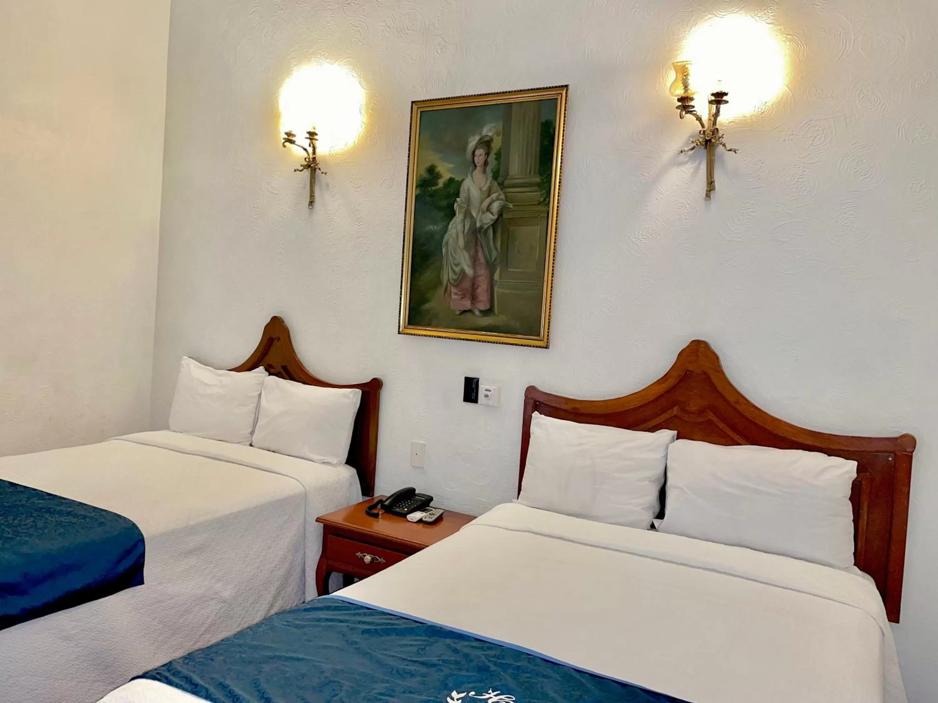 Photo of the whole room, Bed in Hotel Frances