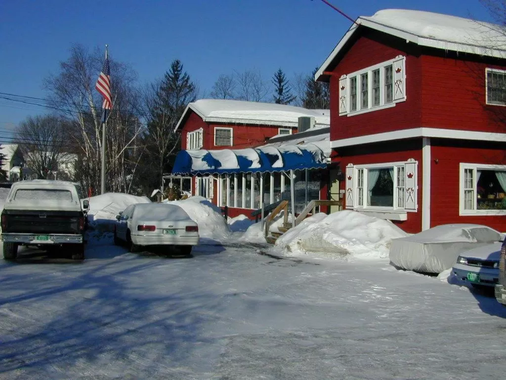 Property building, Winter in Viking Motel