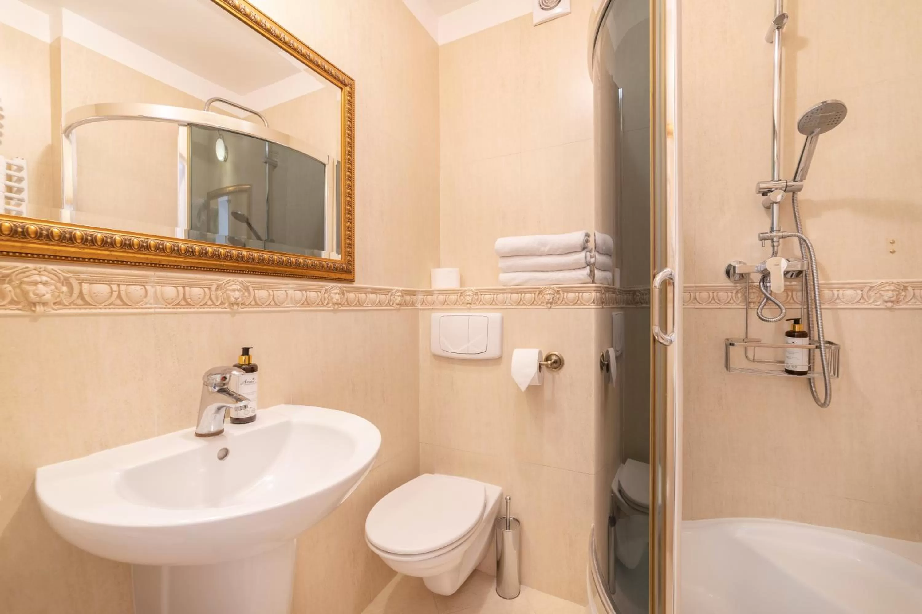 Bathroom in Pensjonat & Restauracja Admirał