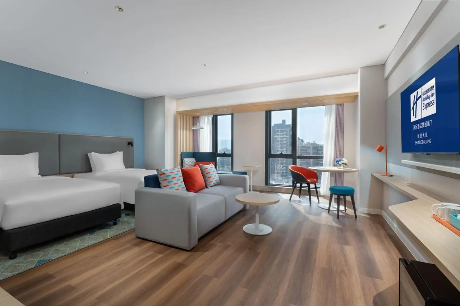 Photo of the whole room, Bed in Holiday Inn Express Shunde Daliang by IHG