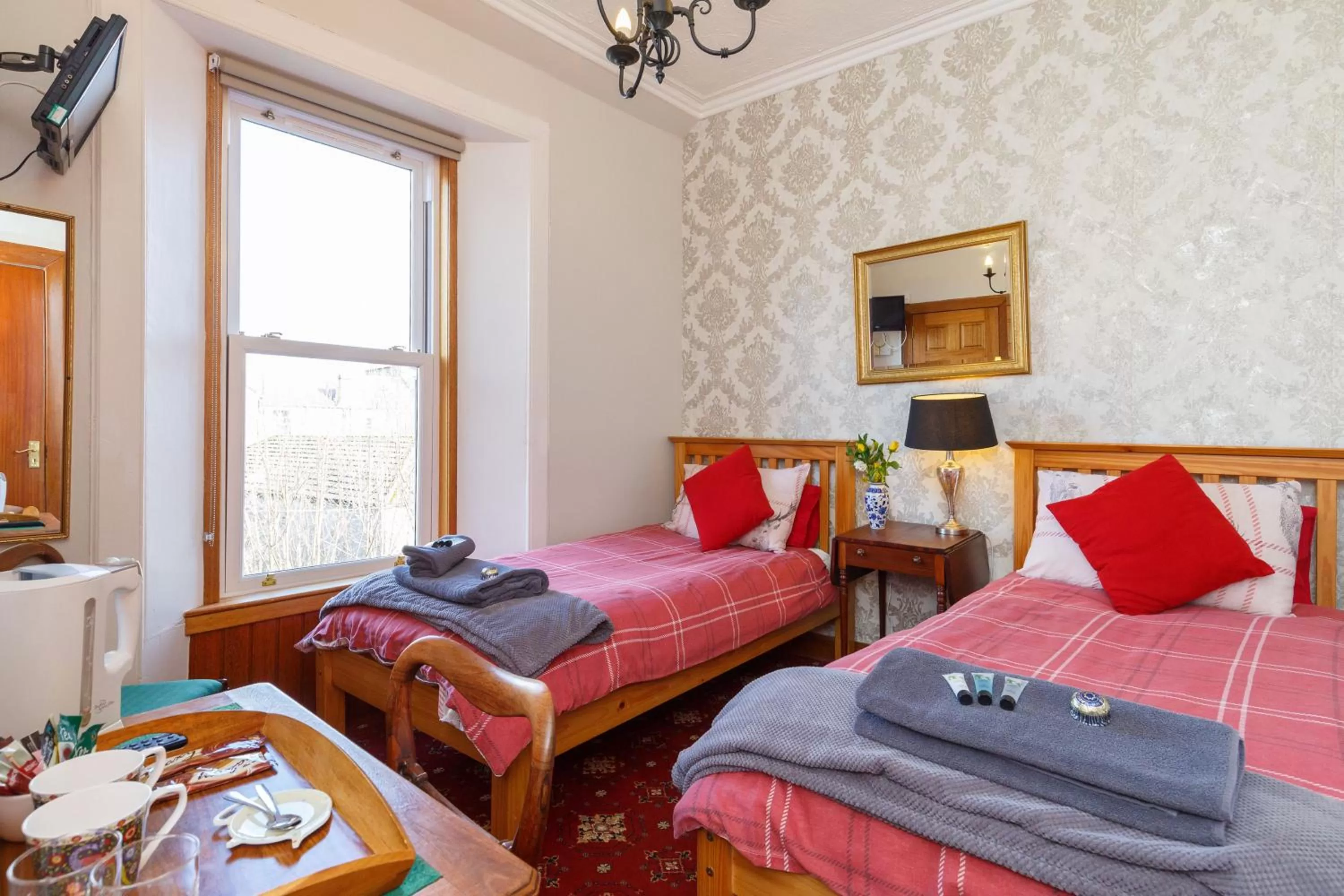 Toilet, Bed in Castle Walk Bed & Breakfast