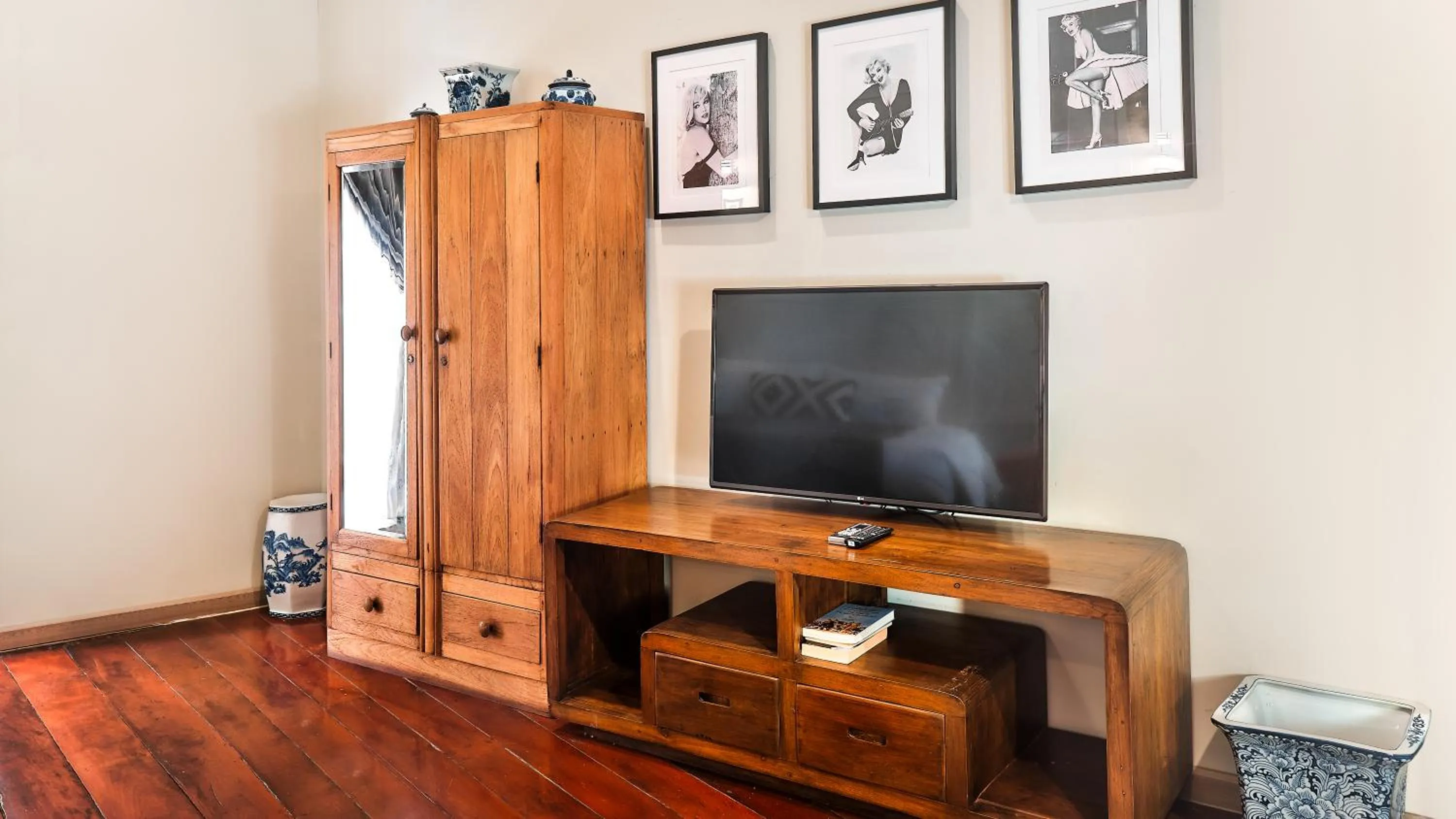 TV and multimedia in Prince Theatre Heritage Stay Hostel - Silom