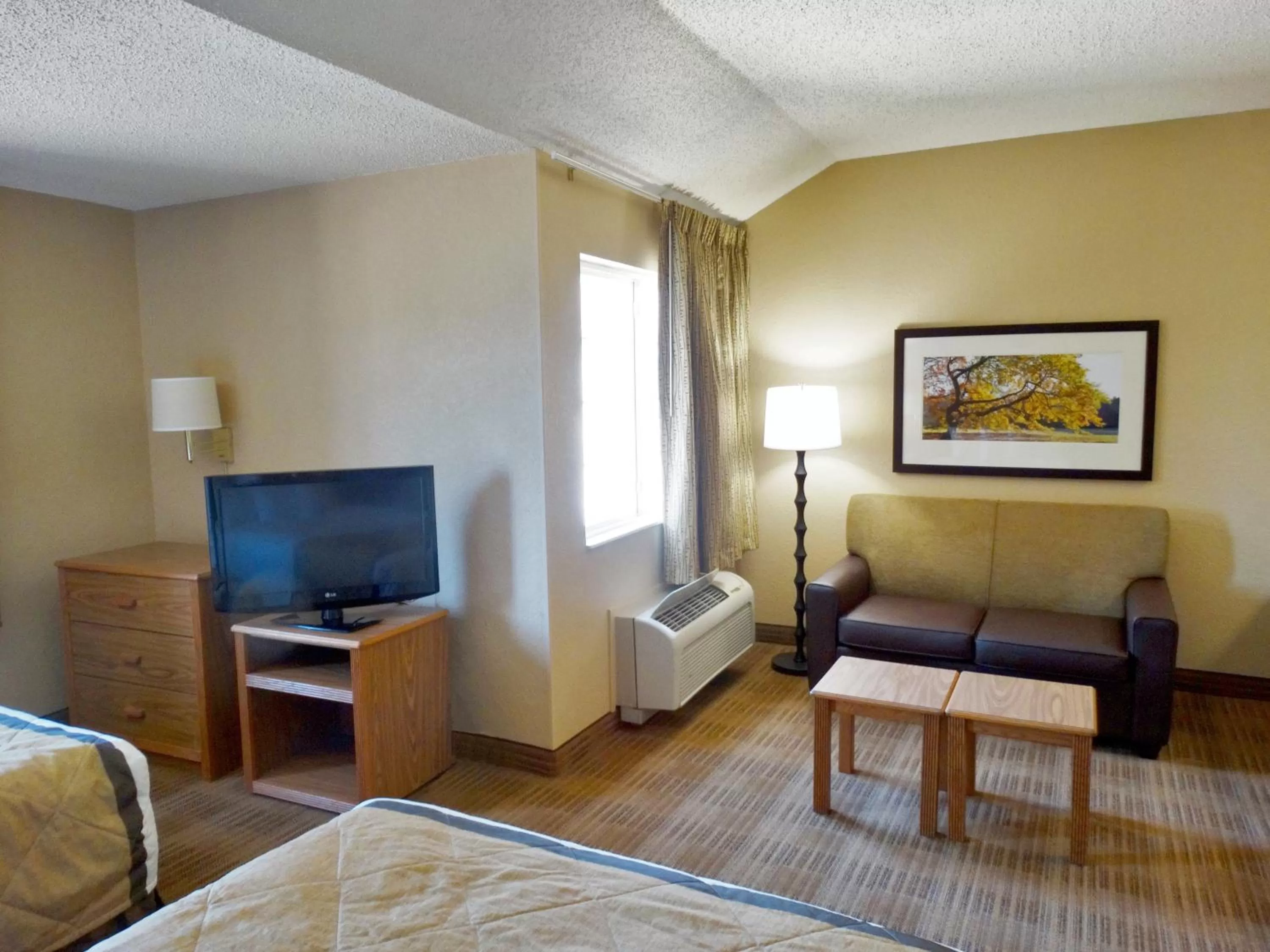 TV and multimedia in Extended Stay America Select Suites - Denver - Tech Center South - Greenwood Village