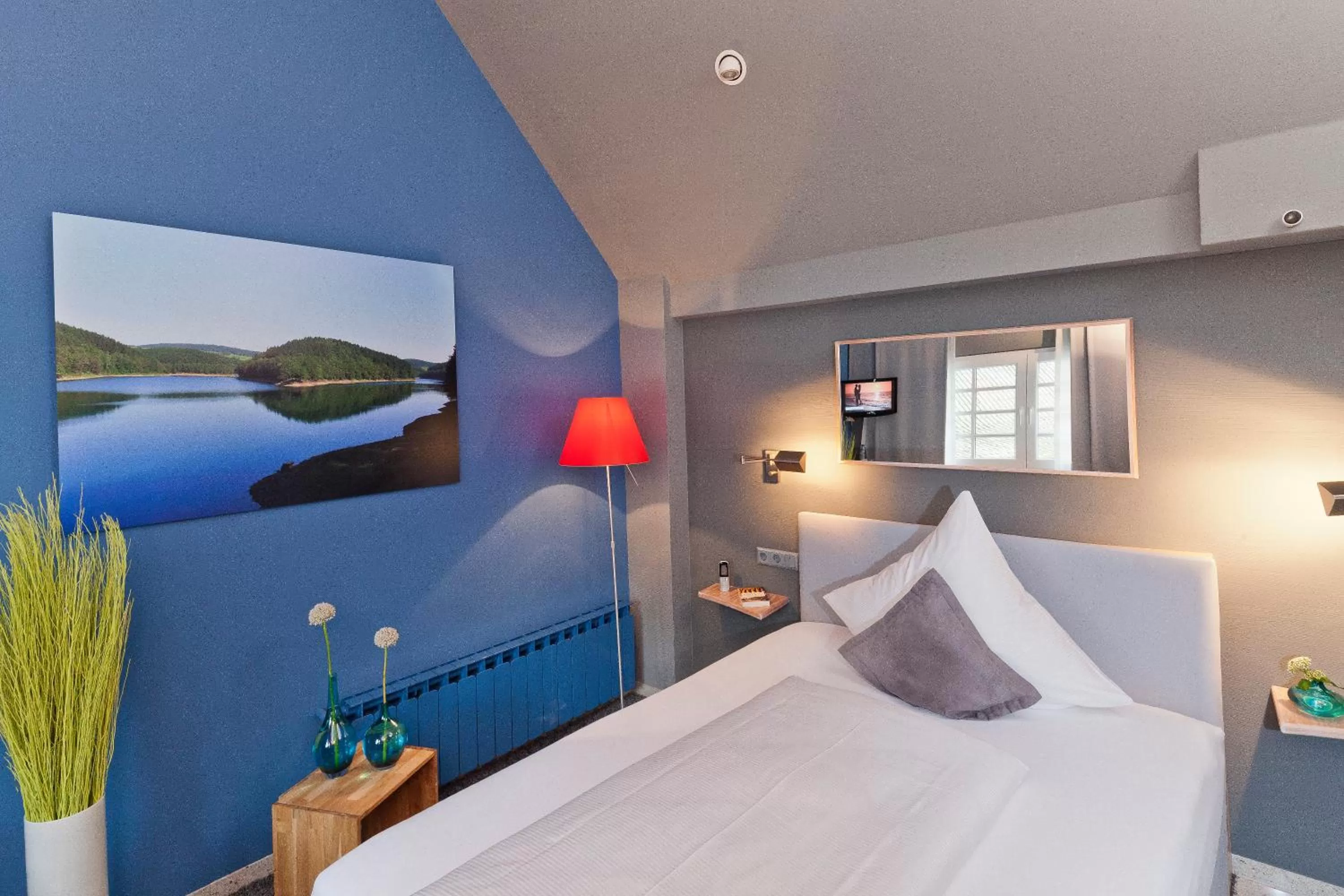 Photo of the whole room, Bed in Malerwinkel Hotel