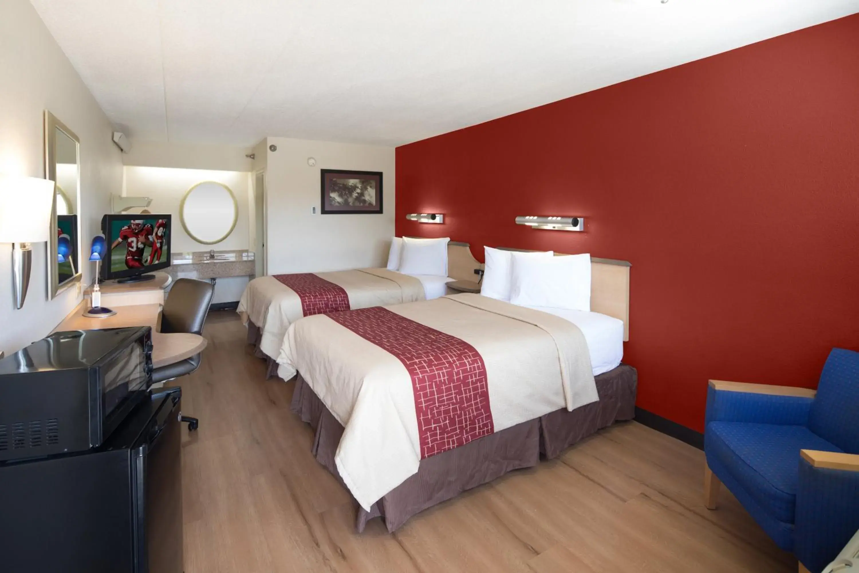 Deluxe Room with Two Double Beds Smoking in Red Roof Inn Cincinnati Northeast - Blue Ash Deluxe Room with Two Double Beds Smoking in Red Roof Inn Cincinnati Northeast - Blue Ash