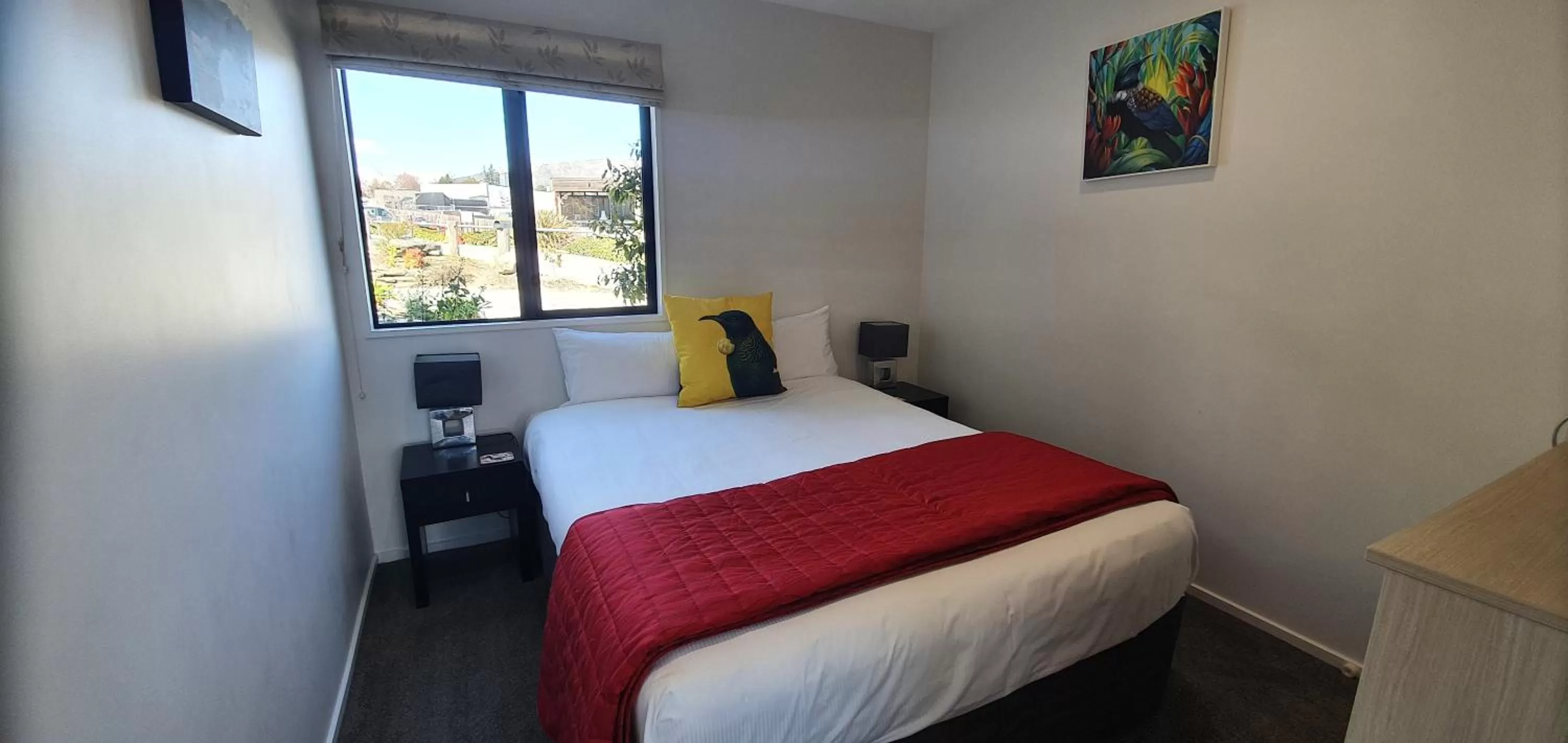 Bed in The Moorings Motel and Apartments