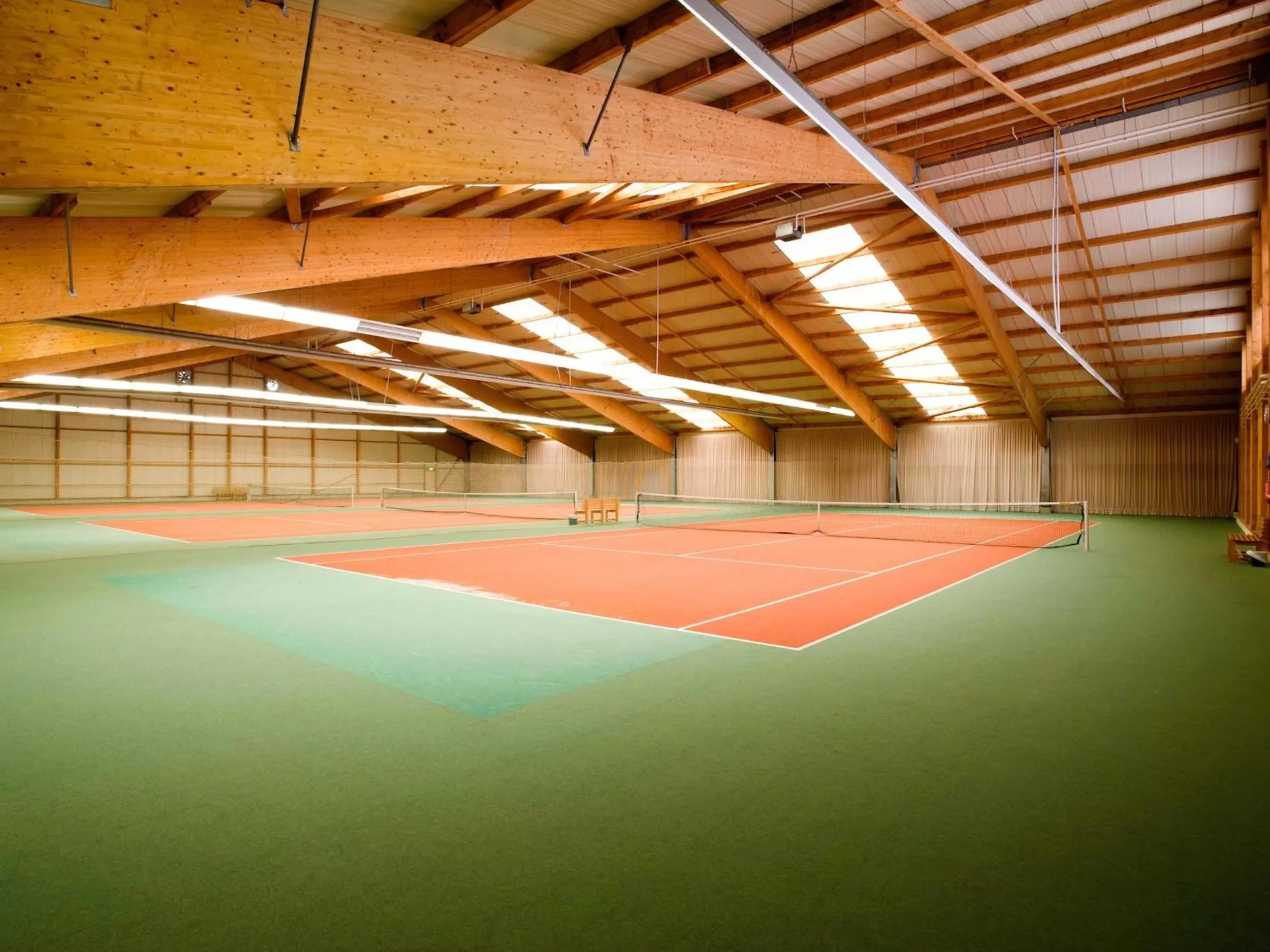 Tennis court in IDINGSHOF Hotel & Restaurant