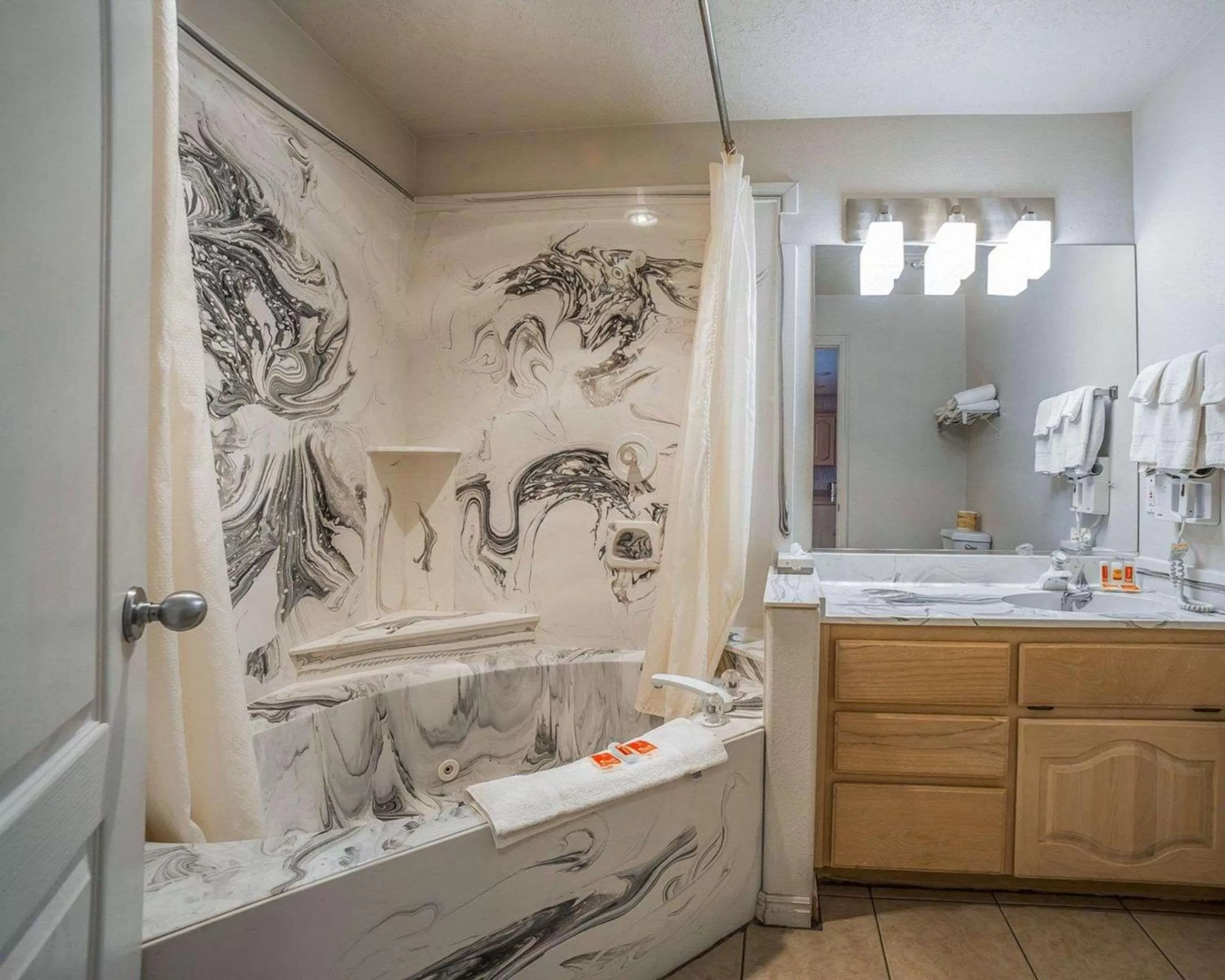 Photo of the whole room in Econo Lodge St George North - Near Pioneer Park