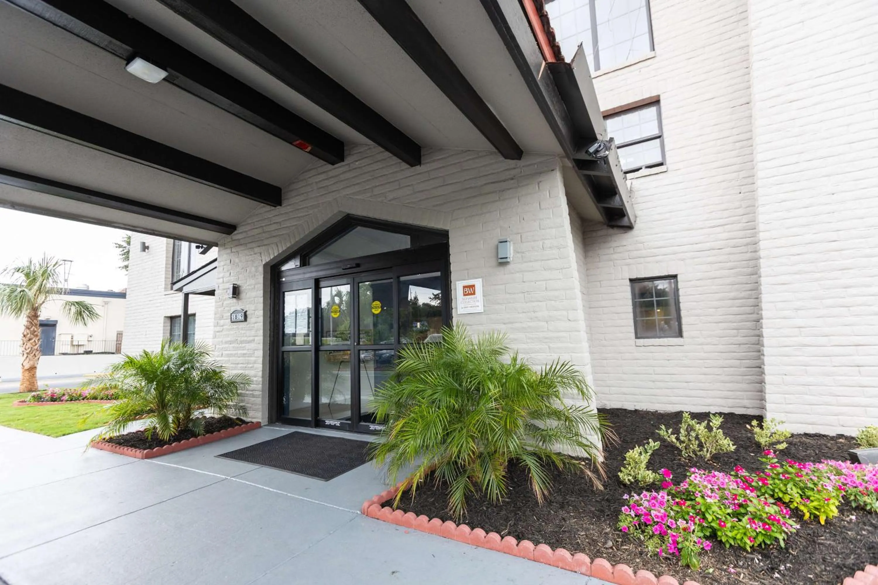 Property building in Bhagat Hotels Stone Mountain Atlanta BW Signature Collection