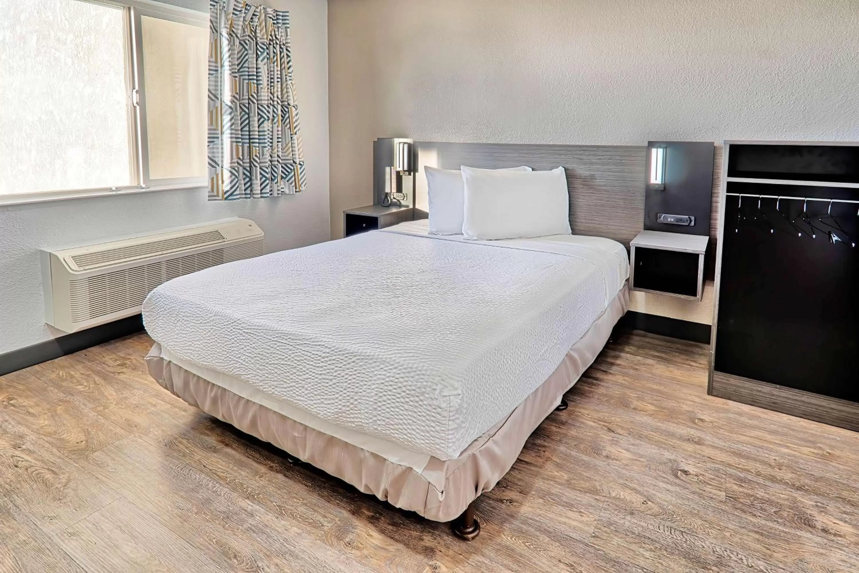 Bedroom, Bed in Motel 6-Lancaster, CA