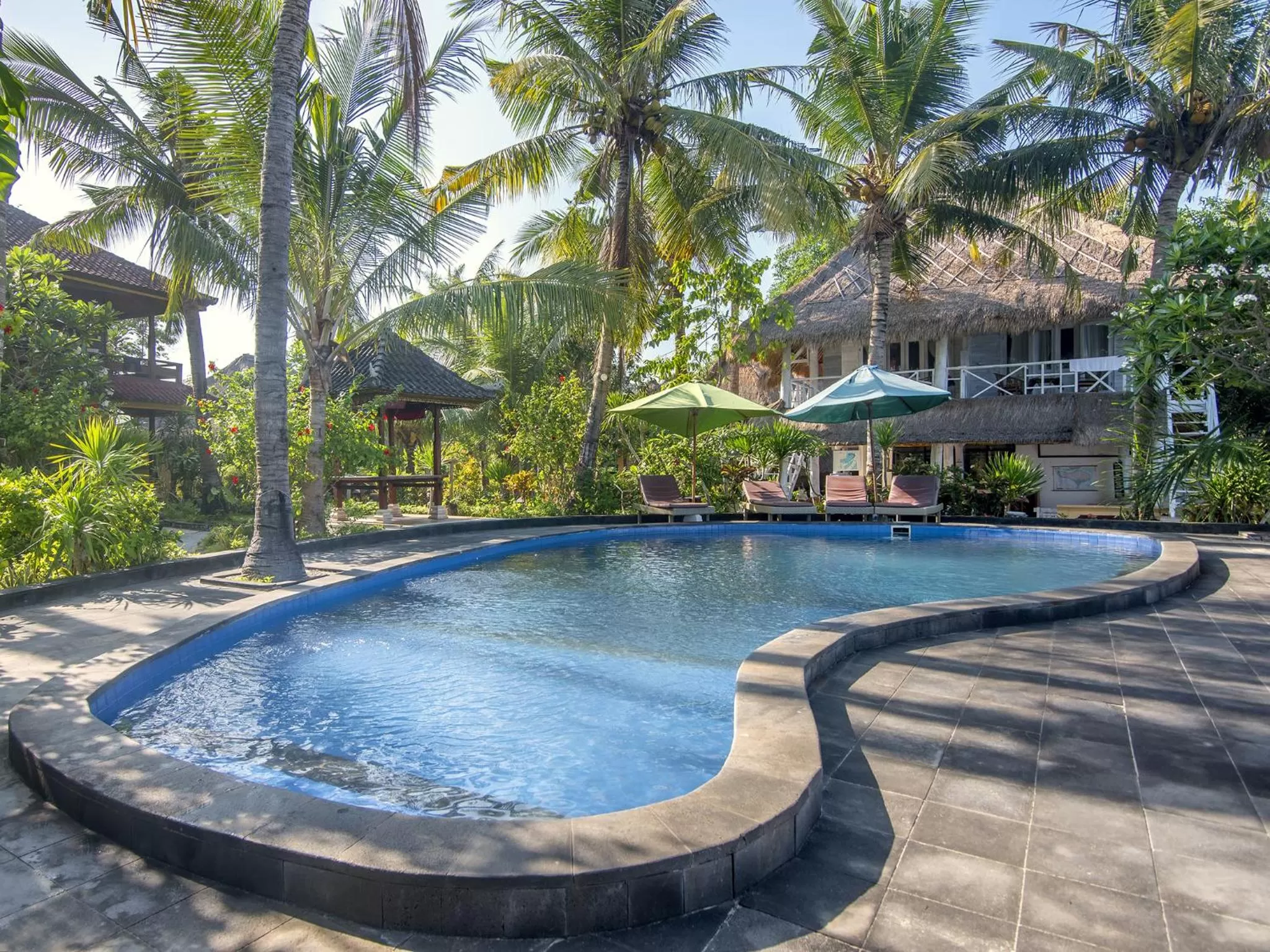 Property building in Mushroom Beach Bungalows