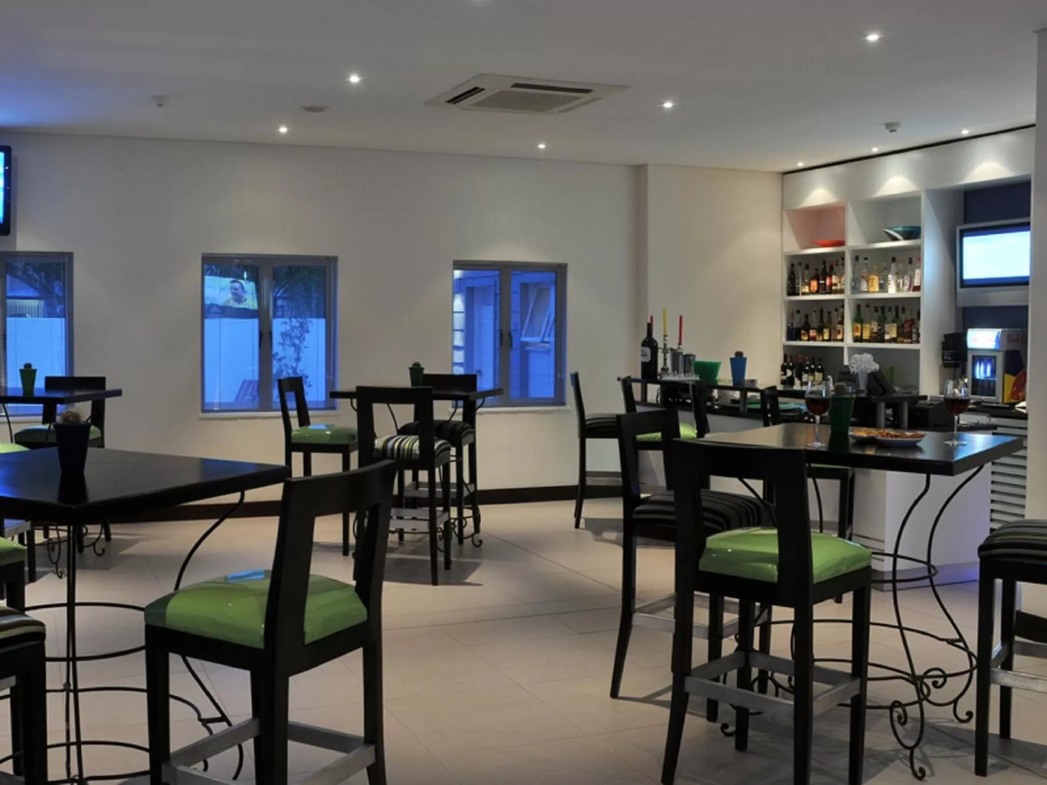 Lounge or bar in Premier Splendid Inn Bayshore